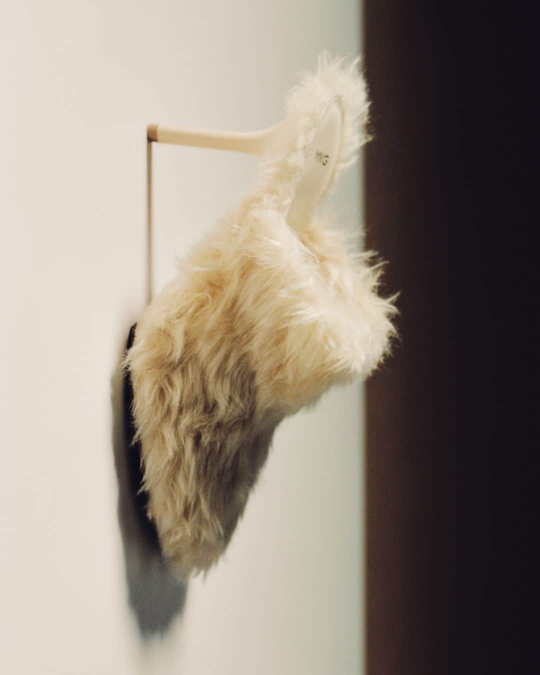 MANGOのインスタグラム：「The ones that get it, get it✨ Take a step forward to your most daring side with fabulous accessories that won’t go unnoticed. Available now, at mango.com ⁣ Shoes: 57015978 ⁣ #MangoWoman」