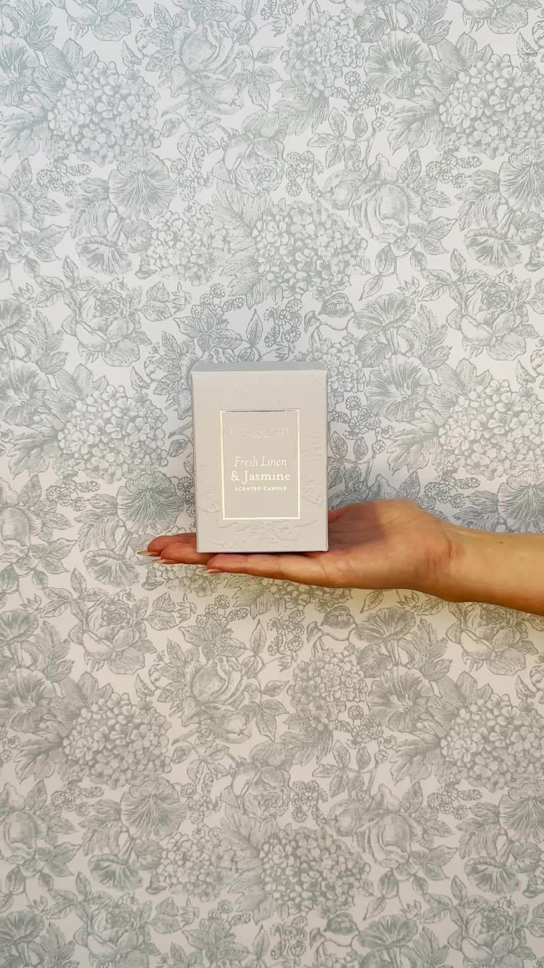 ローラアシュレイのインスタグラム：「Ever wonder what goes into your favourite fragrance? Look no further for a breakdown of our favourite new Home Fragrance range the Fresh Linen & Jasmine. ⁣ ⁣ Soft jasmine and zesty orange flower combine with floral notes of rose, wrapped in a base of musk and vanilla, for a delightful aroma in this beautiful new fragrance range.⁣ ⁣ Now available as diffuser, candle and room spray in @marksandspencer」