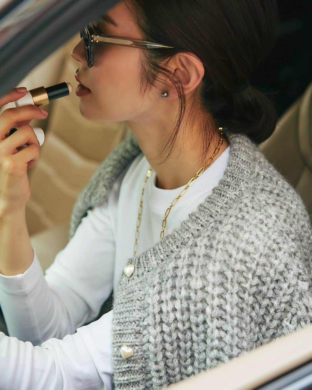 川人未帆のインスタグラム：「・ 愛車で撮影☺️🤍💄🚗」