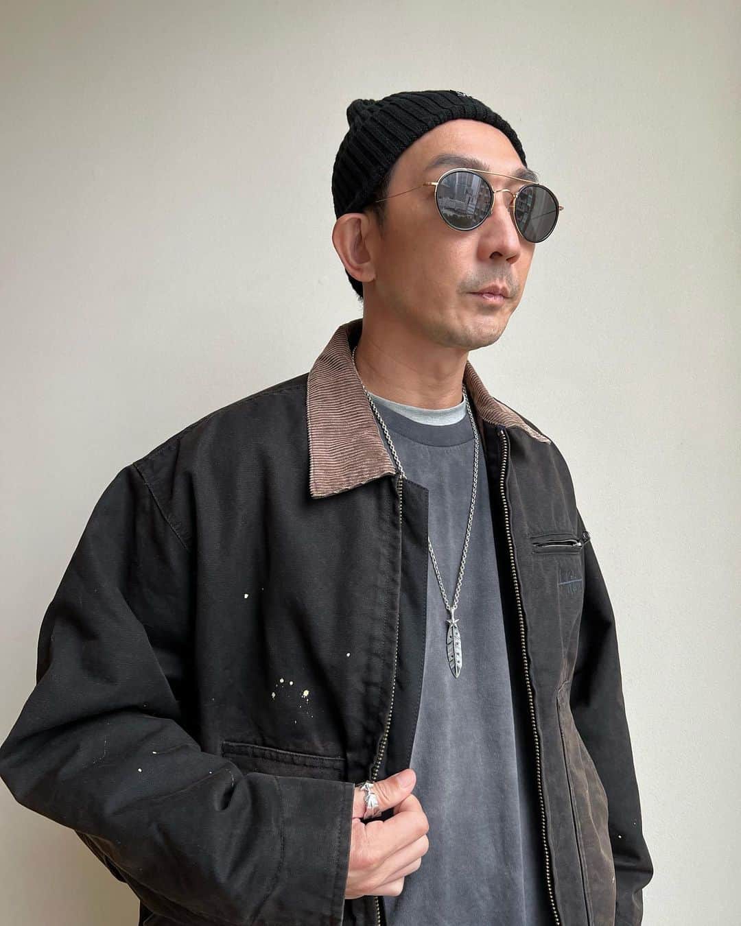 サム・リーのインスタグラム：「終於都轉季可以搭配一下外套@codysanderson_official  @subcrew_official #ootd」