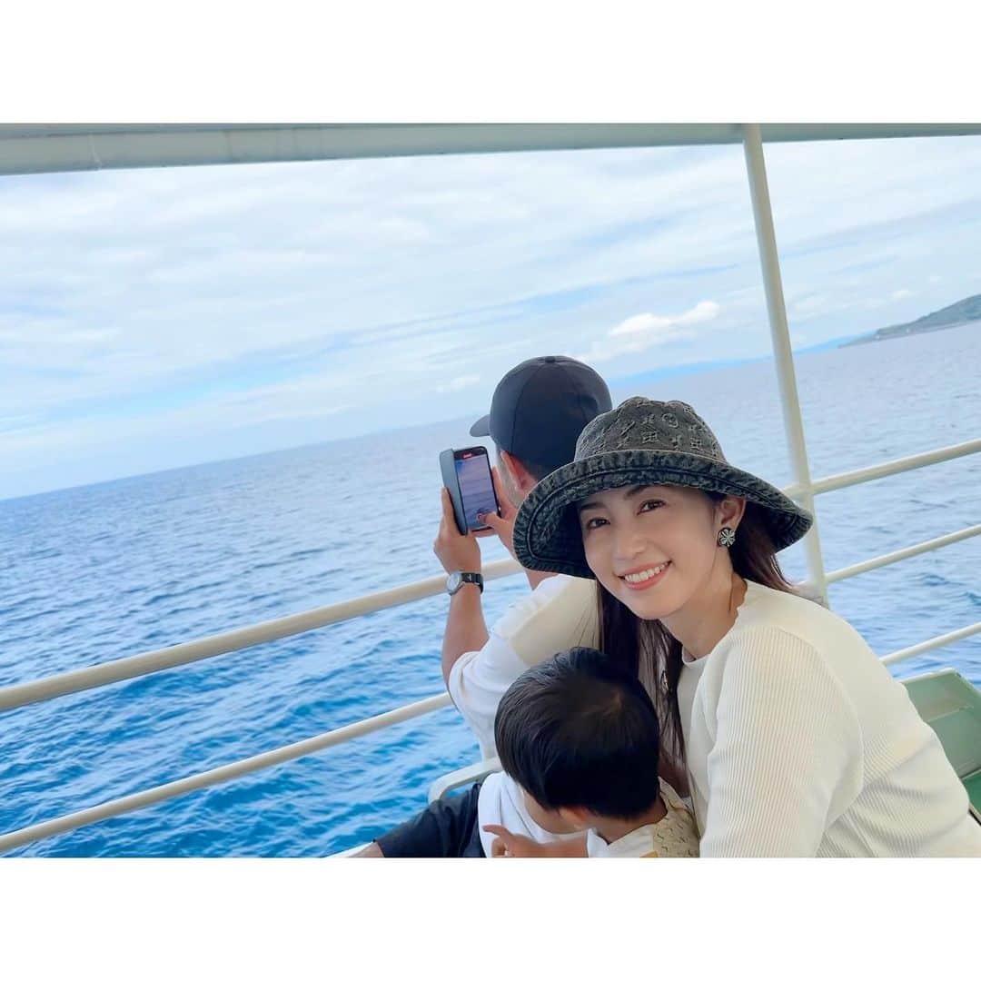 有村実樹さんのインスタグラム写真 - (有村実樹Instagram)「🚢 先月のこと。 今年の夏休みは長崎へ行ってきました。 ⁡ 色々なところを周りましたが、こちらは軍艦島クルーズでの様子。 ⁡ 一緒に行った友人が撮ってくれました☺️ ⁡ ⁡ ⁡ ⁡ #夏休み #家族 #長崎 #軍艦島」10月13日 15時58分 - arimura_miki