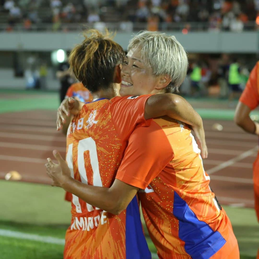 川澄奈穂美さんのインスタグラム写真 - (川澄奈穂美Instagram)「🧡TOMORROW💙 ▽ ⚽️WEリーグカップ2023-24 FINAL 🕕10月14日(土)16:00K.O. 🆚サンフレッチェ広島レジーナ 🏟️等々力陸上競技場 ▽ 🖥LIVE配信 YouTube▶️ https://www.youtube.com/live/oD4bwyXsjvQ?si=U07pE766_iIHbC6e ▽ 🎫 https://md.pia.jp/weleague-ticket/ticketInformation.do?eventCd=2334256&rlsCd=001 ▽ ℹ️ https://weleague.jp/cupfinal/2023-24/ ▽ いよいよ決勝戦‼️ みんなでタイトル獲りましょう🏆  #新潟にタイトルを #メグにタイトルを」10月13日 16時08分 - naho_kawasumi_9