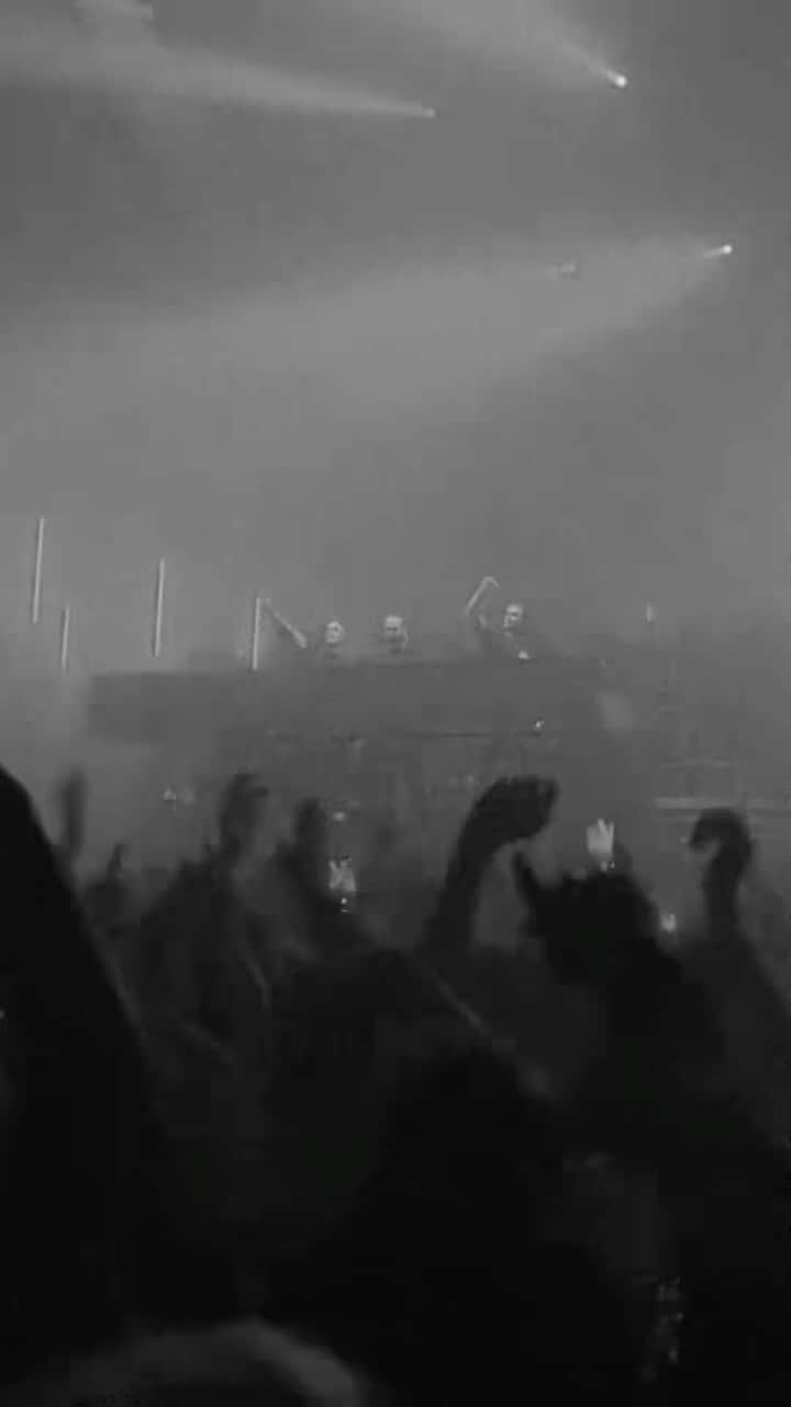 スティーヴ・アンジェロのインスタグラム：「Brace yourselves for the ultimate dance floor banger! Corey James & HIISAK are back with The Underground (House of God) featuring a phenomenal Steve Angello Edit where vocals from the legendary Roland Clark will transport you back to 1990!  Out now on every platform. Link in bio  #sizefridays SIZE XX」