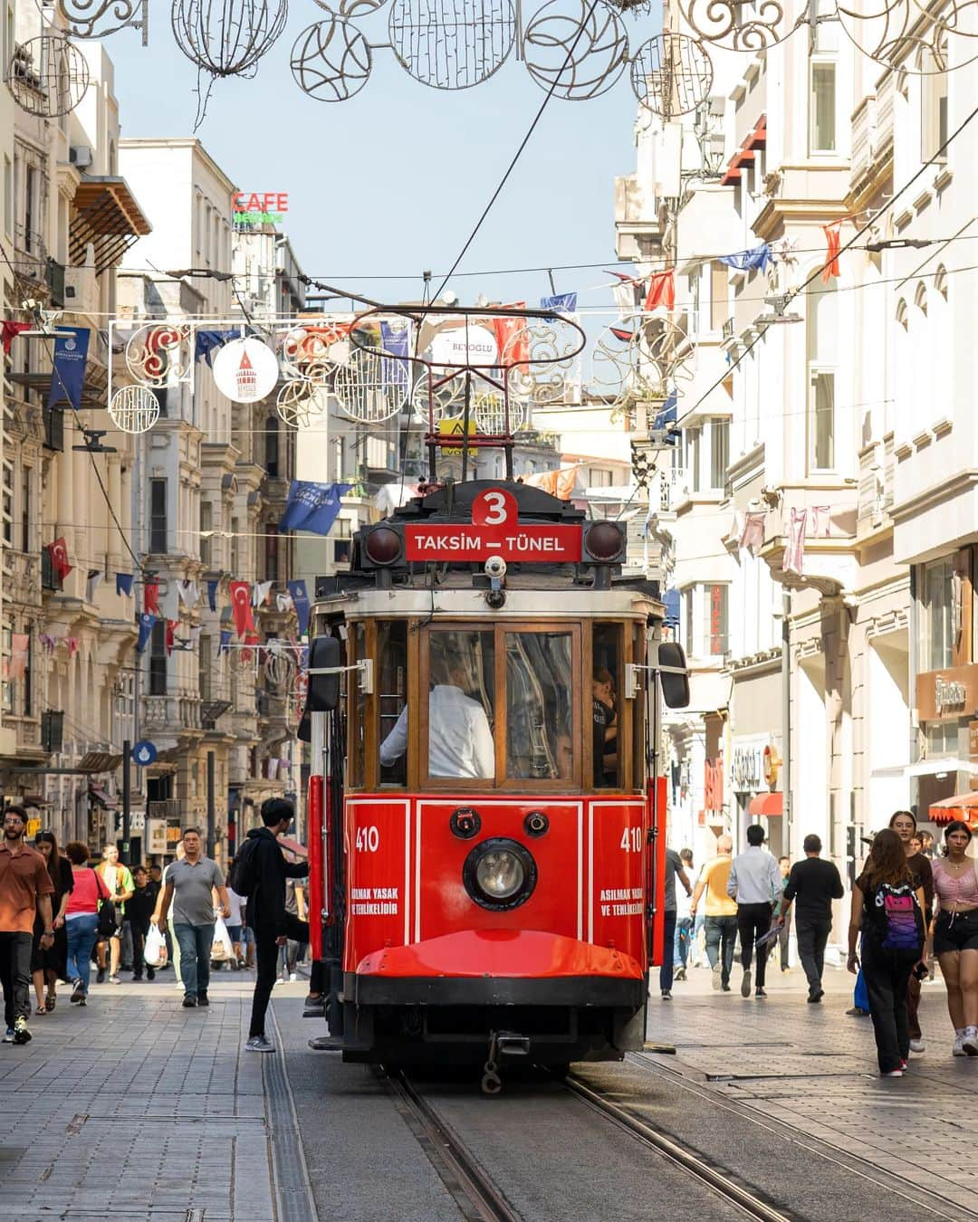 Rich McCorさんのインスタグラム写真 - (Rich McCorInstagram)「ad| If you’re in Istanbul it’s hard not to notice Galata Tower, so I was keen to include it in @radissoncollection’s Art Series because it's so iconic.  This part of Istanbul is full of life but it’s also a little chaotic so I hopped on a tram to the colourful and peaceful streets of Balat (well, peaceful if you get there early enough before the rest of the Instagrammers arrive). It’s well worth exploring and finding a coffee nearby too, although I had two because I needed the caffeine after waking up early to see the sunrise behind the Ortaköy Mosque in the last photo.  #ArtSeries #RadissonCollection」10月13日 16時05分 - paperboyo