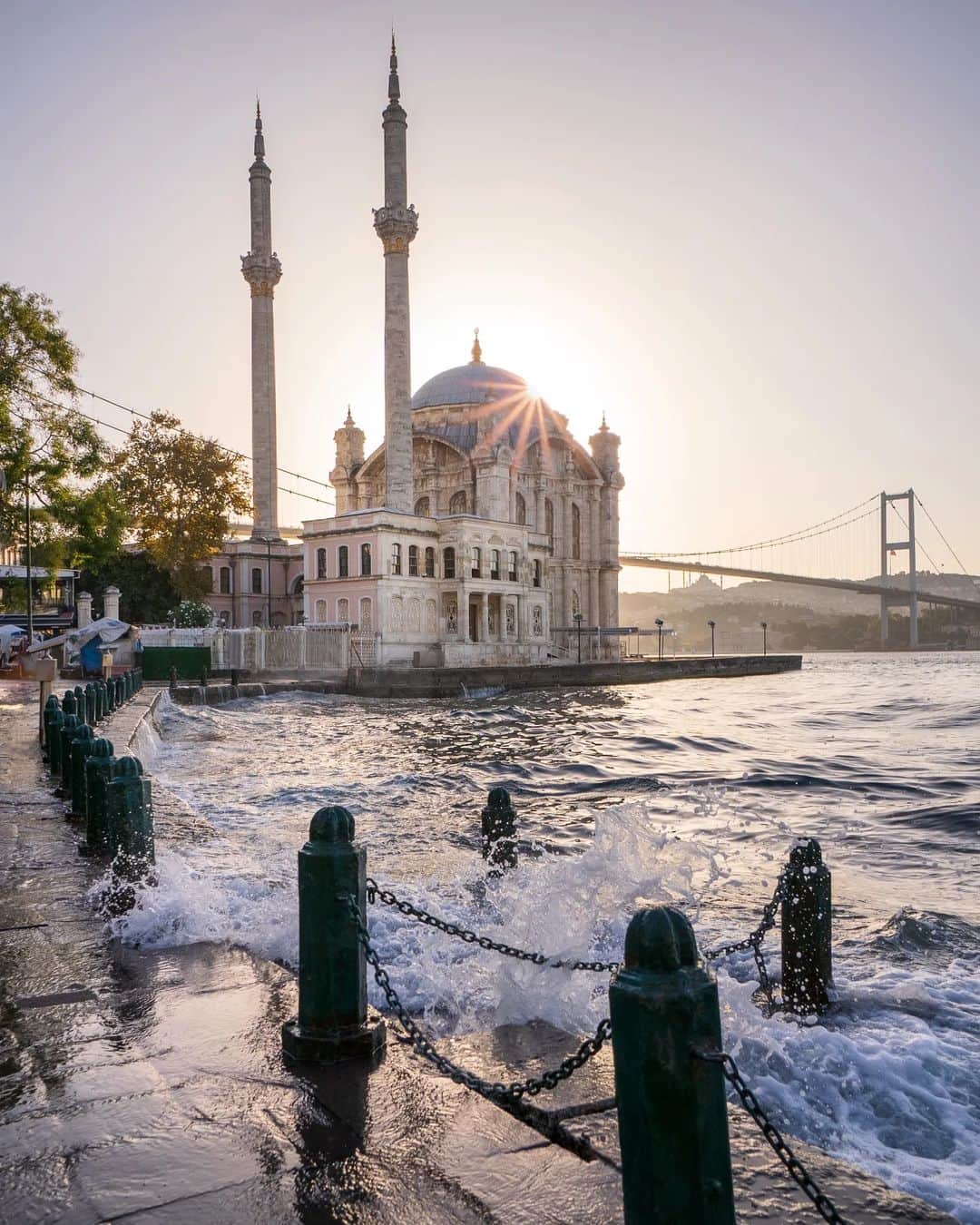 Rich McCorさんのインスタグラム写真 - (Rich McCorInstagram)「ad| If you’re in Istanbul it’s hard not to notice Galata Tower, so I was keen to include it in @radissoncollection’s Art Series because it's so iconic.  This part of Istanbul is full of life but it’s also a little chaotic so I hopped on a tram to the colourful and peaceful streets of Balat (well, peaceful if you get there early enough before the rest of the Instagrammers arrive). It’s well worth exploring and finding a coffee nearby too, although I had two because I needed the caffeine after waking up early to see the sunrise behind the Ortaköy Mosque in the last photo.  #ArtSeries #RadissonCollection」10月13日 16時05分 - paperboyo