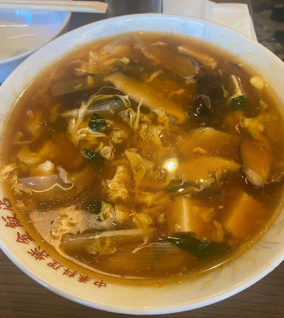 吉見一起のインスタグラム：「#紫金飯店  酸辣湯麺 東京にくるとコレ！」