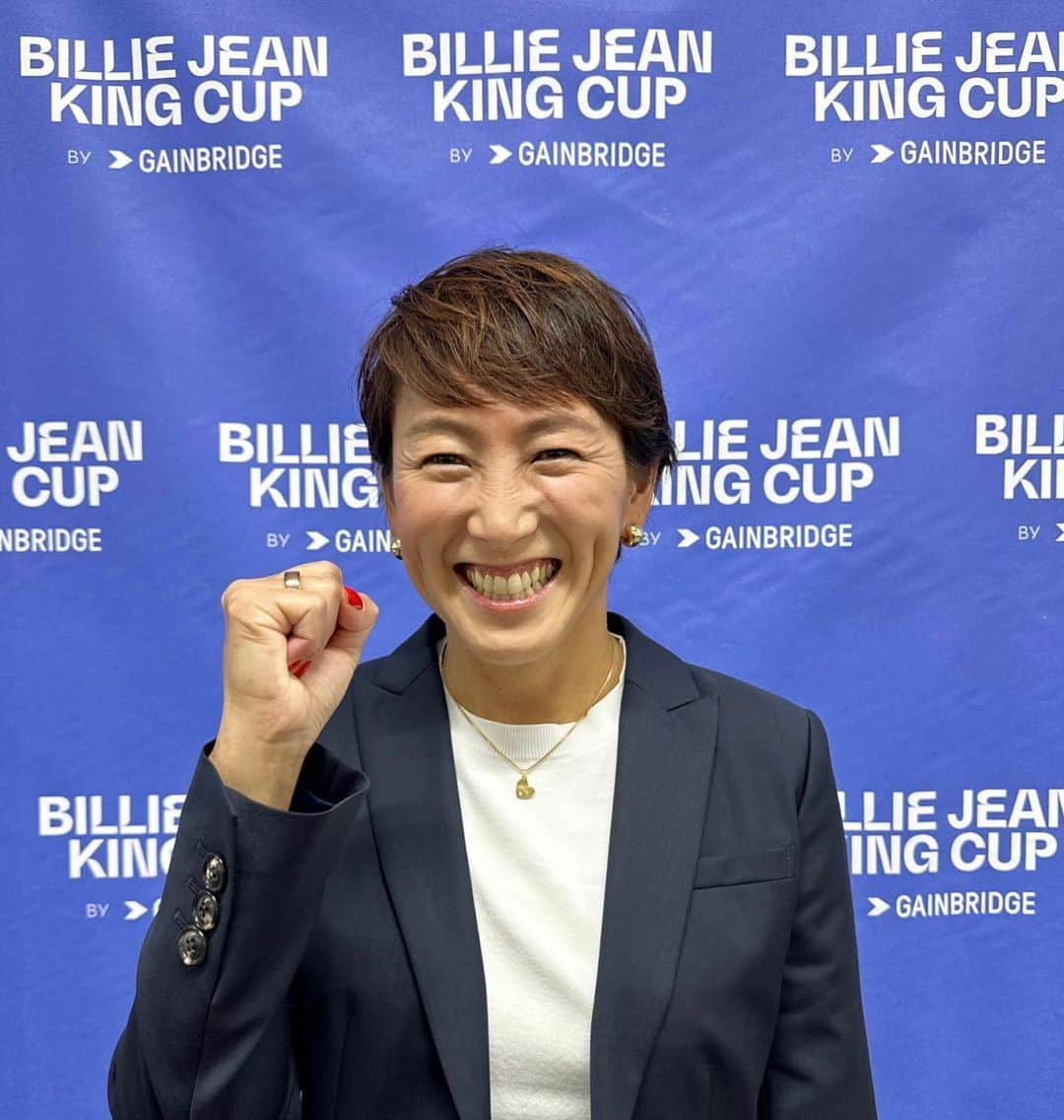 杉山愛さんのインスタグラム写真 - (杉山愛Instagram)「・ 日本代表の戦い 🎾BJK CUP🎾プレーオフ 日本🇯🇵VSコロンビア🇨🇴 の記者会見が行なわれました🎤  日比野菜緒　選手 本玉真唯　選手 坂詰姫野　選手 青山修子　選手 柴原瑛菜　選手  🇯🇵チーム一丸となって戦います💪  日時 11月10日(金)16:00〜 11月11日(土)13:00〜  場所 有明コロシアム  皆さまの応援が必要です📣 有明コロシアムに足を運んで頂けたら嬉しいです😊 よろしくお願いします🙇‍♀️」10月13日 16時11分 - aisugiyamaofficial