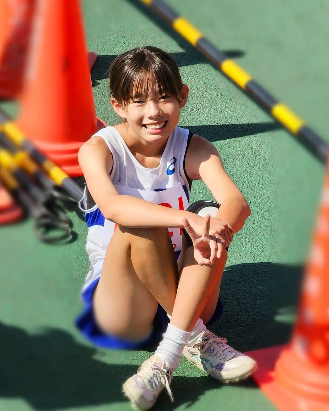 佐藤純のインスタグラム：「連合陸上競技会🏃  800メートル走、1年&2年生の部で16人中7位‼️  リレーは、仕事で見れなかったけど、頑張ってたようです✨  この2ヵ月、陸上部とテニス部とのかけ持ち。  ほんとによく頑張ってた👏  ご褒美は、コンビニで好きなものを。  アイスとさけるチーズとよっちゃんいかと、グミ🤣  来年は、もっと上位を狙いたい‼️と。  頑張れー👊✨  #陸上 #連合陸上競技会 #800メートル走 #リレー #中1 #中1女子 #ママ #ママモデル #モデル #mama #mamamodel #model」