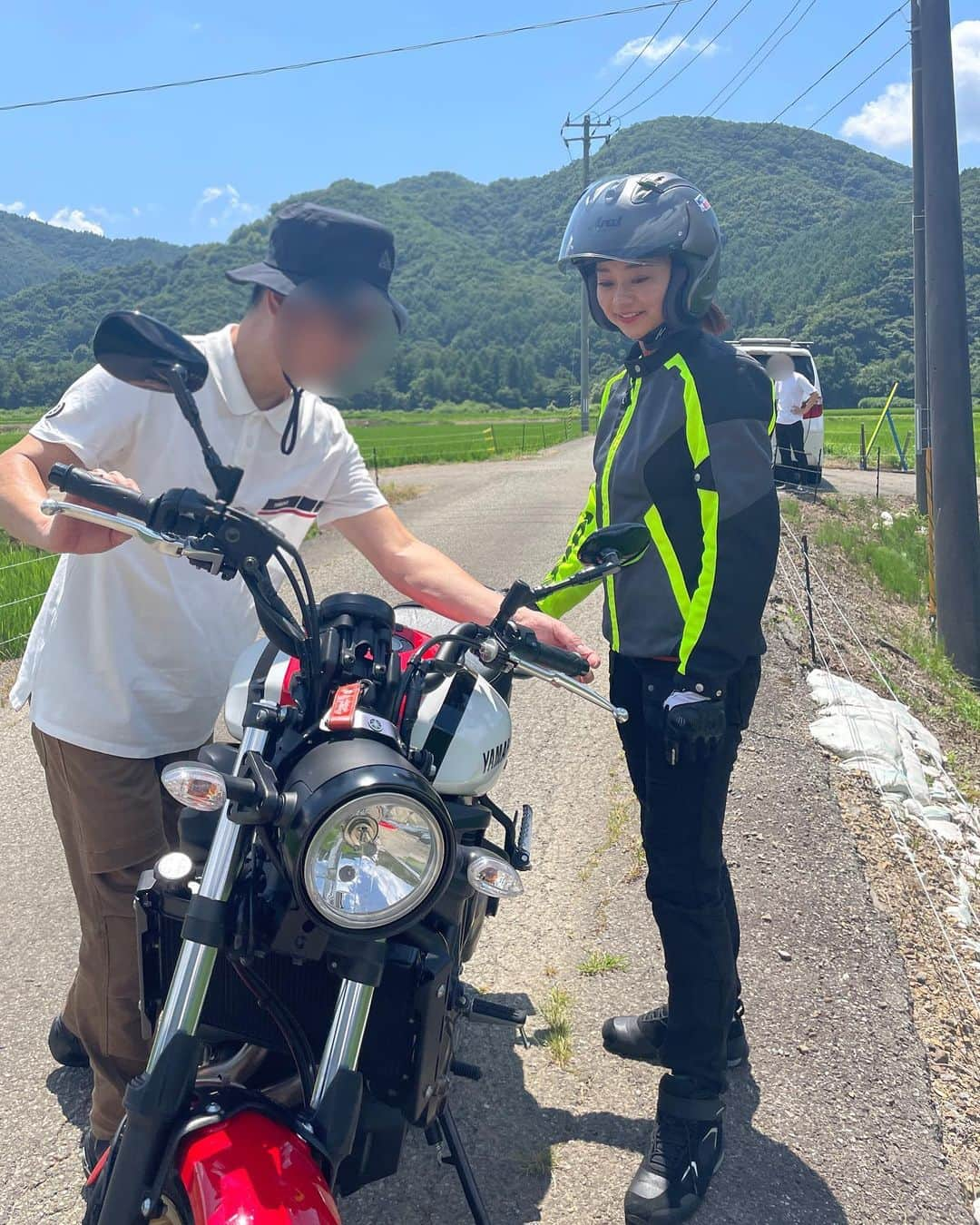 指出瑞貴のインスタグラム：「🏍️💚🧡🩵 Plz check it out web article💋  @response_jp さんWEBにて記事公開されました！ ずーっと打ち合わせを重ね重ね、様々な案や、 ライダーの先輩方を頼りにしながら進めてきたお話が！ ぜひご覧ください😍  https://response.jp/article/2023/10/13/375836.html  #レスポンス #response  #xar700 #YAMAHA #YAMAHA女子 #ヤマハ女子   👚👖 @spidi_on_track @56design_official   #response #レスポンス」