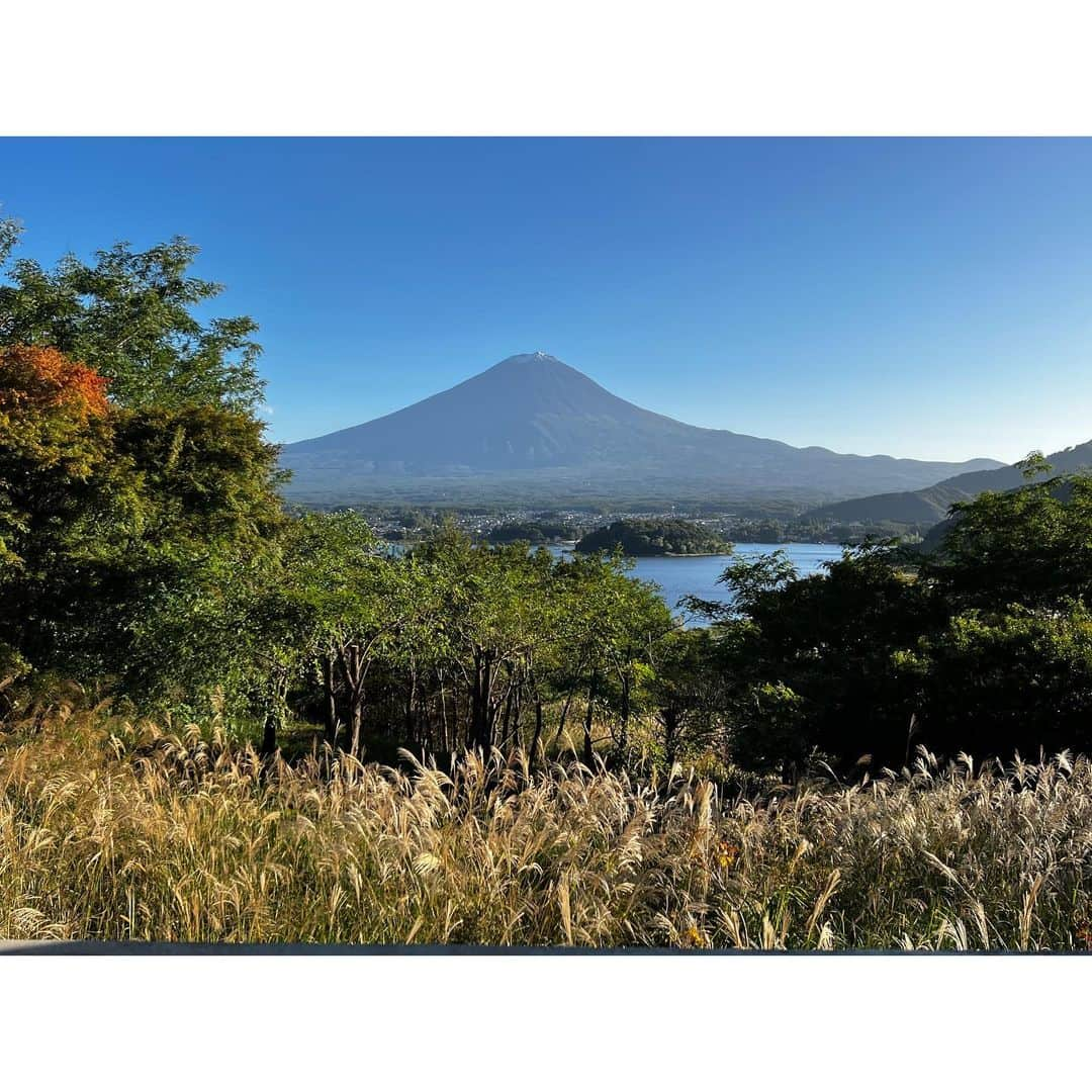 森麻季さんのインスタグラム写真 - (森麻季Instagram)「🗻  富士山 こちら側から見るのが新鮮です 白い帽子被り始めていました⛄️  #河口湖  #富士山  #mtfuji  #秋 #autumn #japan  #旅行 #trip」10月13日 16時22分 - maki.mori_m