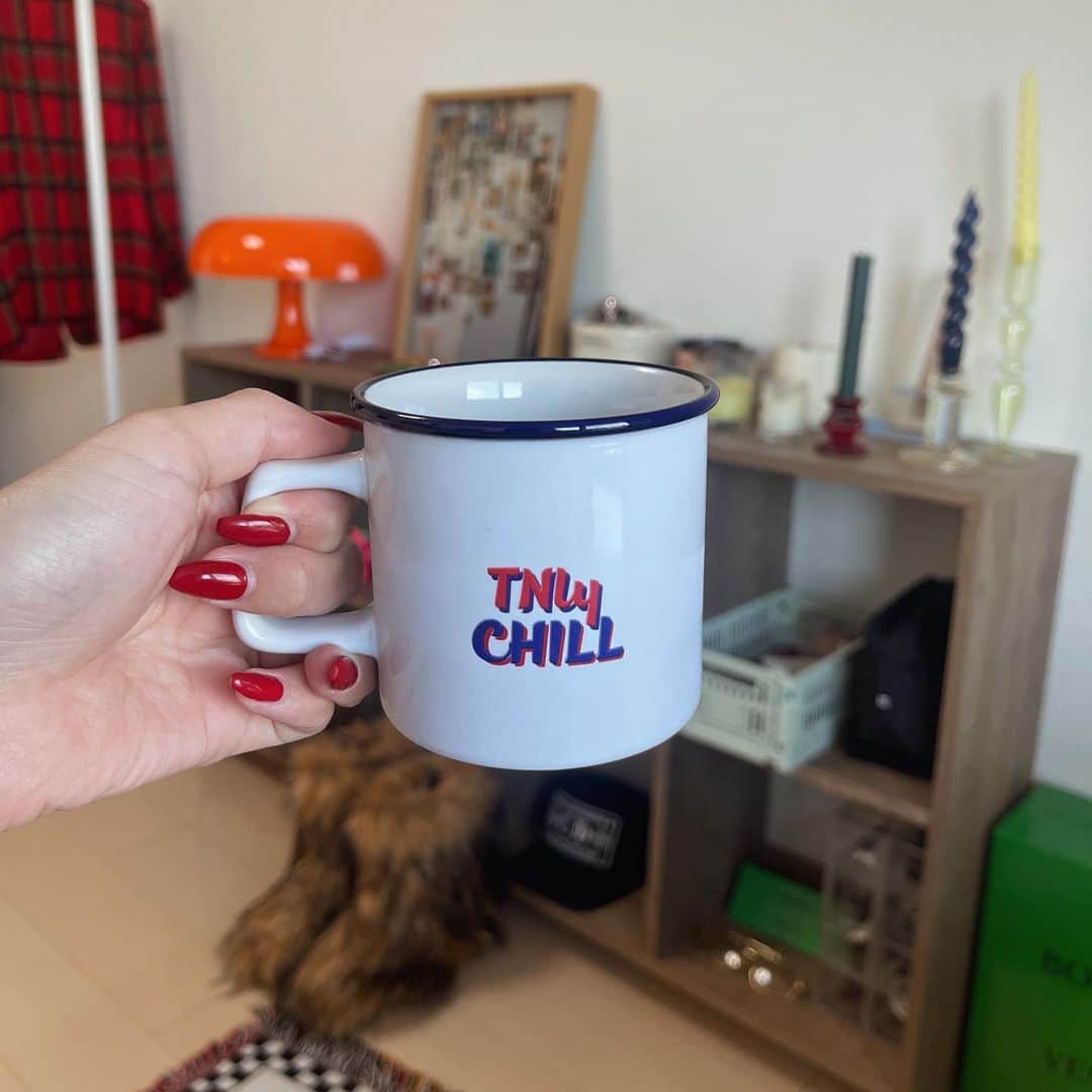 RUNA（竹田瑠奈）のインスタグラム：「today 18:00 TNly CHLC mag オンライン販売開始します☕️🪽 @tnlyccc から初のlife item🏠 是非getして下さい！  プロフィールにshopのURL貼ってます🏷️」