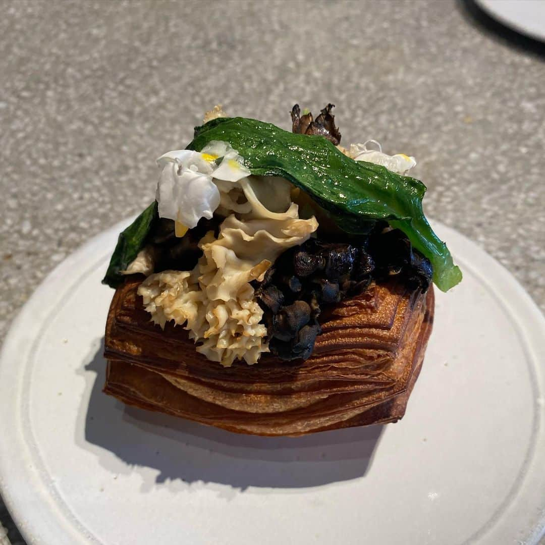 ❁coco❁さんのインスタグラム写真 - (❁coco❁Instagram)「念願のパフェ食べに行ってきました✨ patisserie.asakoiwayanagi  パルフェビジュー® モンブラン パルフェビジュー® フィグ  高級パフェだけど最高に 美味しかったーまさにアート🥹❤️   予約日時にスタンバイすれば 割とスムーズに予約できるかと🫶 （だいたい毎週木曜日の17:00から）  📍 ASAKO IWAYANAGI SALON DE THÉ 〒158-0082 東京都世田谷区等々力４丁目５−９ 2F  #モンブランパフェ　#栗活　#モンブラン好き　#モンブラン　 #デブ活　#スイーツ女子 #スイーツテロ #asakoiwayanagi  #ダイエット記録  #ダイエット仲間募集  　#cocoカフェ巡り」10月13日 16時41分 - rococo39