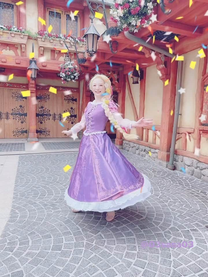 紗々のインスタグラム：「王国でダンス(ﾟωﾟ)🌸✨  #東京ディズニーランド #ハロウィン #仮装 #dハロ仮装 #dハロ仮装2023 #ディズニーハロウィン2023 #ラプンツェル #tdl #tokyodisneyland #halloween #disneyhalloween #tangled #rapunzel #cosplay #disney #japanesegirl」