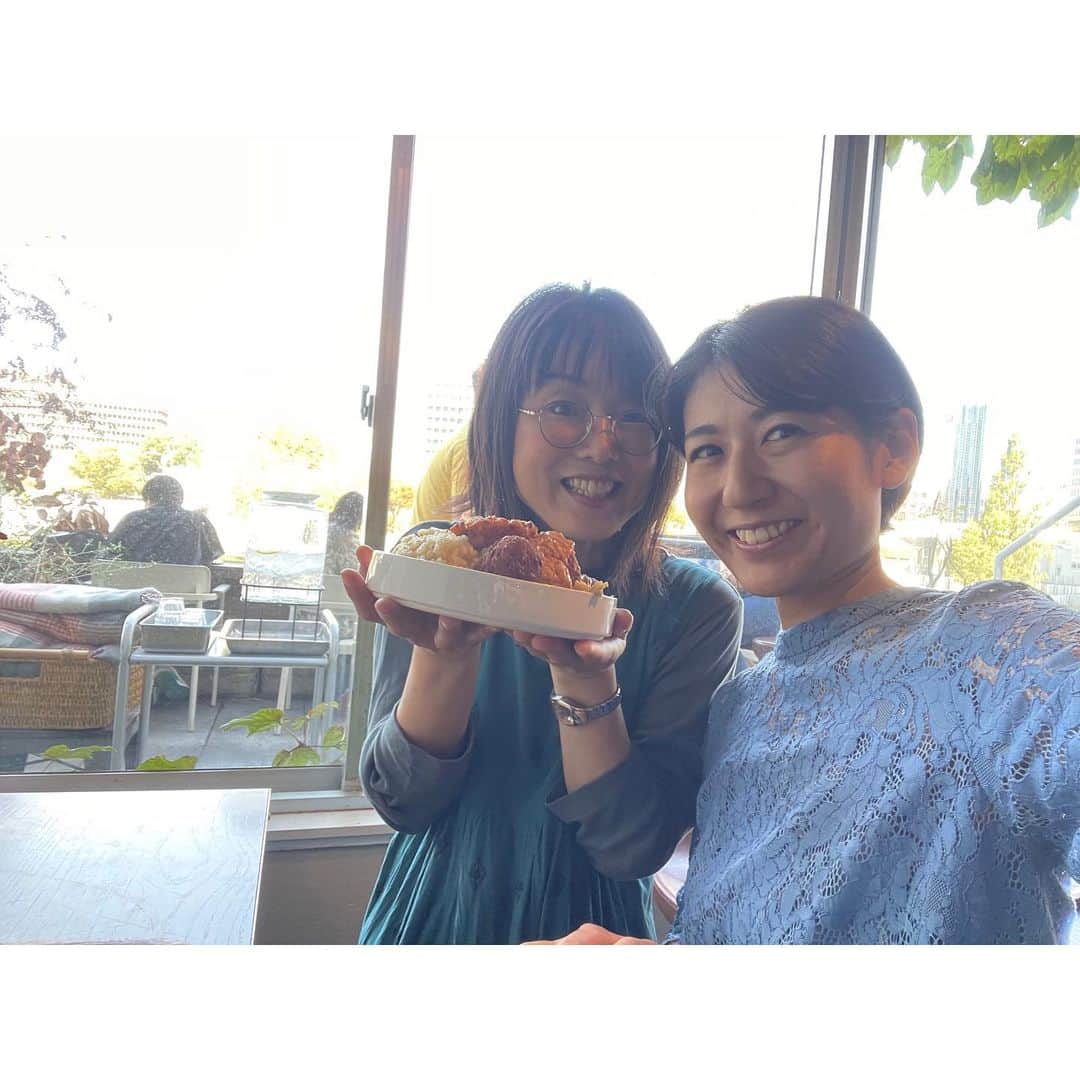 のインスタグラム：「事務所の先輩の仁藤さんとランチ🍴 仁藤さんがアメリカに出発される前にお会いしたのが最後だったので4年ぶりくらいでしょうか🧐 発音•滑舌の正確さといえば仁藤さんでしたが、変わらずクリアで小気味良いお話を聞くことができて楽しかったです☺️ おしゃれなお店で美味しいご飯を堪能しながらも、伝えることの責任について語り合うという濃い時間になりました❗️ 仁藤先輩、ありがとうございました😌」