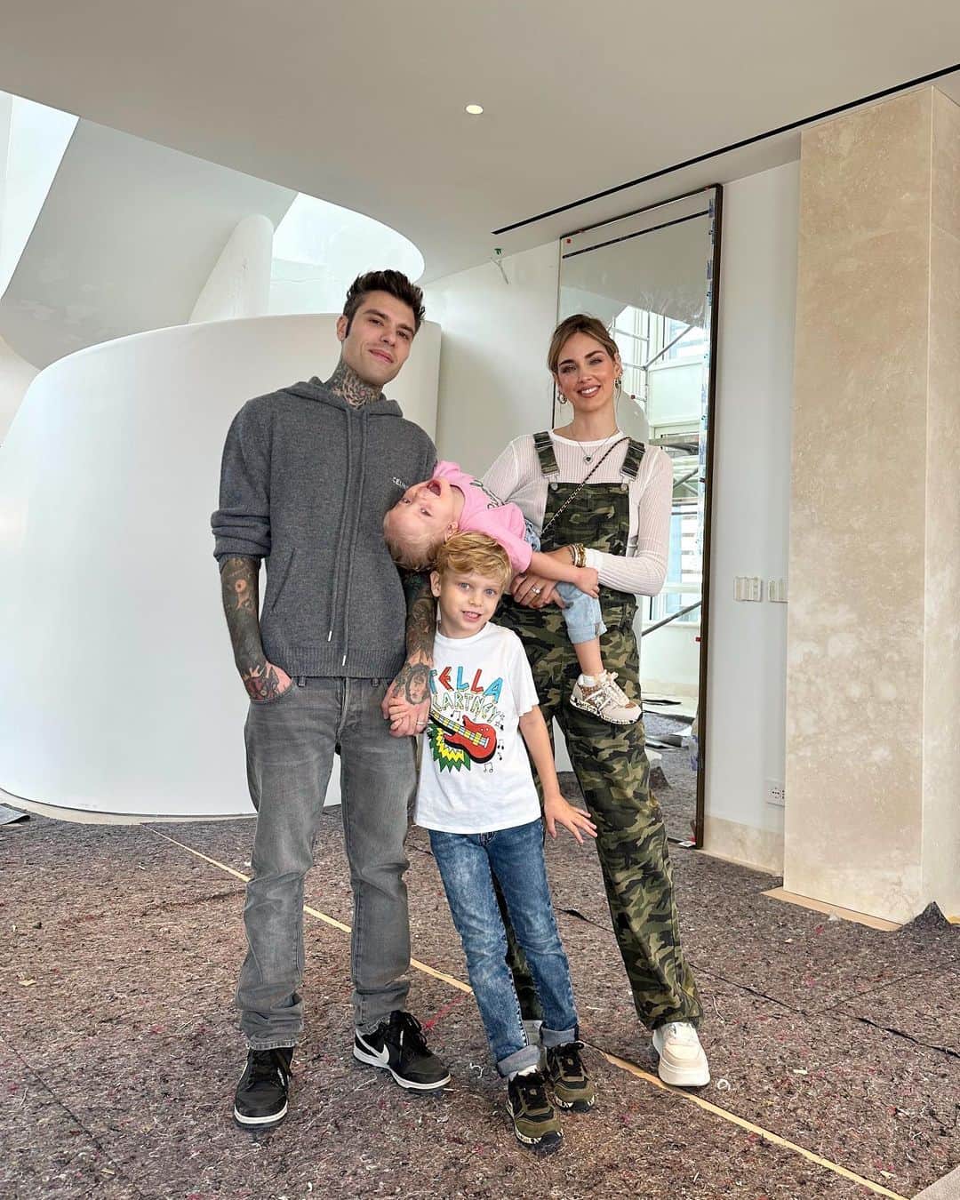 キアラ・フェラーニのインスタグラム：「New house is almost ready 😊」
