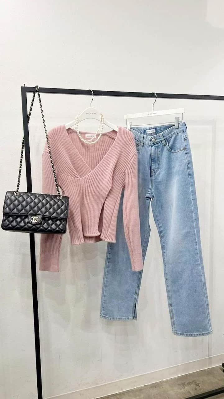 のインスタグラム：「* @mode_robe_official  #MODEROBE #韓国女優ファッション」