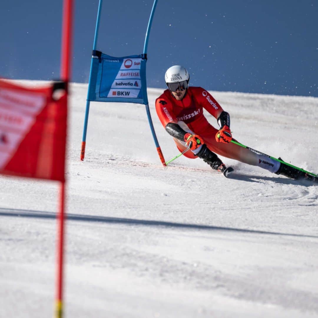 Descenteさんのインスタグラム写真 - (DescenteInstagram)「A closer look at the Swiss Ski Team's 2023/2024 Fall Winter supply wear ahead of the start of the Alpine Ski World Cup!  DESCENTE is proud to be the Swiss Ski Team's official supplier since 1978, and we are especially excited to share this season's ski wear and racing suits, designed with the theme of Sunrise in mind. We look forward to supporting the team with performance-boosting cutting-edge ski wear as they embark on a new season and a new challenge!  #descente #designthatmoves  #descenteski #swissskiteam #skiseason #ski #skiing #skilife #skiwear #alpineskiing #skiier」10月13日 17時00分 - descente_international