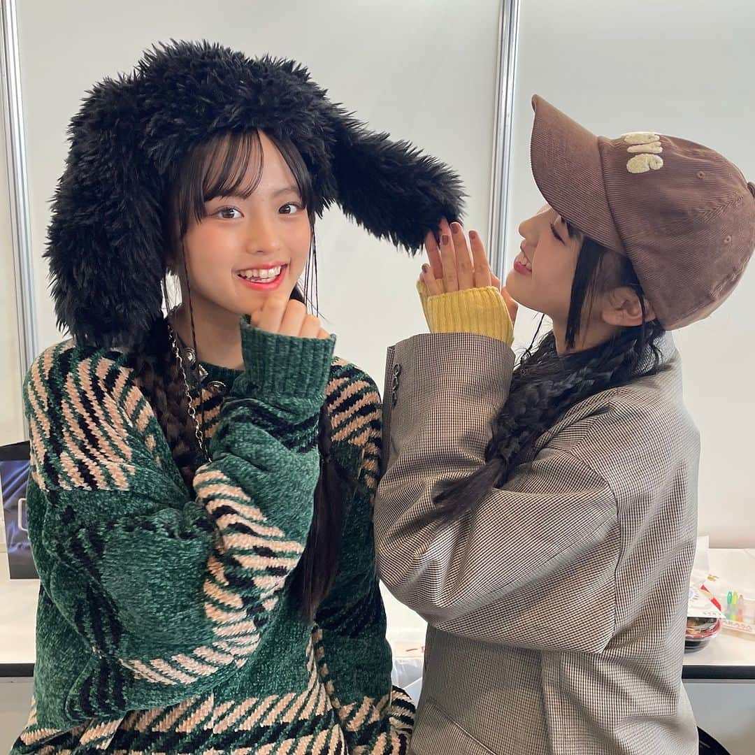 Seventeenさんのインスタグラム写真 - (SeventeenInstagram)「ゆうちゃん💚みんみ ふたりのニッコニコな笑顔に癒される🥰  #RakutenGirlsAward2023AUTUMNWINTER #ガルアワ  #イベント #Seventeen #セブンティーン  #セブンティーンモデル #STモデル #STモ #jk #jc  #可愛い女の子 #オフショット #舞台裏 #竹下優名 #宮迫翠月 #みんみ」10月13日 17時00分 - seventeenjp_mag