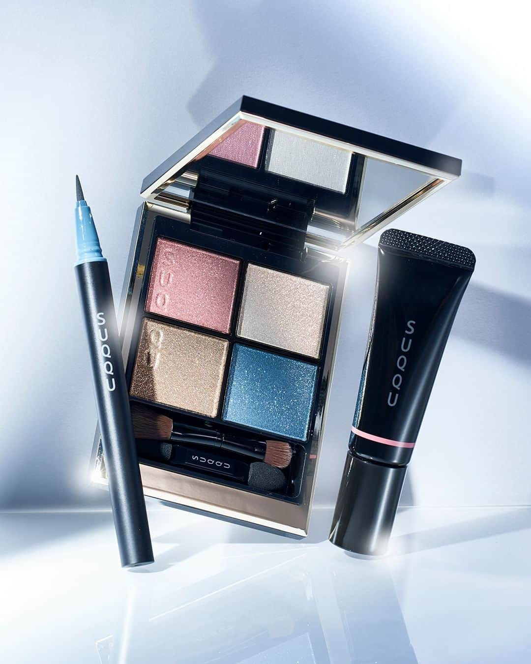 SUQQU公式Instgramアカウントさんのインスタグラム写真 - (SUQQU公式InstgramアカウントInstagram)「The makeup kit evokes a winter scene with compelling presence and solemnity while conjuring up an image of fantasy and evanescence. MAKEUP KIT RIKKA ・SIGNATURE COLOR EYES 131 RIKKA ・NUANCE EYELINER 110 Ice Gray ・DEWY LIQUID BLUSH 101 HANAIROHONOKA *Limited quantity  幻想的で儚さを連想させながら、圧倒的な存在感、荘厳さを併せ持った、冬ならではの情景を表現したメイクアップ キット。 メイクアップ キット 六花 ・シグニチャー カラー アイズ 131 六花 -RIKKA ・ニュアンス アイライナー 110 アイスグレー ・デューイー リクイド ブラッシュ 101 花彩洸 -HANAIROHONOKA ※数量限定  #SUQQU #スック #jbeauty #cosmetics #SUQQU20th #SUQQUcolormakeup #holiday #holidaycollection #銀世界 #newcollection #newproducts #limited #六花」10月13日 17時00分 - suqqu_official