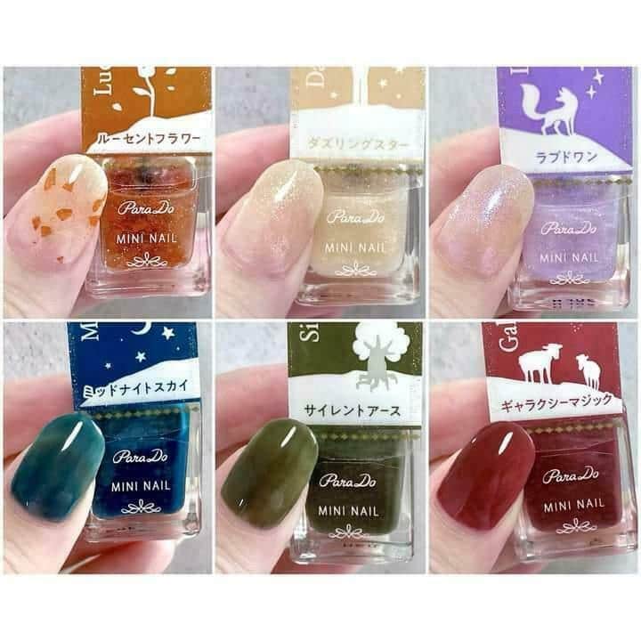 パラドゥ (ParaDo) ネイル部のインスタグラム：「. ミニネイル23AWカラースウォッチ💗  スウォッチ画像は、パラドゥネイル部公式アンバサダー 6期生 @milala_nail さんに作成していただきました🌠  それぞれ印象が異なるので、カラーを組み合わせてみたり、 アレンジを楽しんだりするのもおすすめです😉👐  ～小さな星から届いた、きらめきと色。～  眩いラメ×深みカラーの全6色💅✨ #セブンイレブン にて各385円（税込）で発売中！  #パラドゥミニネイル2023AW #starrydream  #パラドゥ #パラドゥミニネイル #パラドゥネイル部 #プチプラ#コンビニコスメ #セブン #parado #プチプラコスメ  #cosme #コスメ #メイク#japancosmetics #코스메틱 #彩妆 #化妝 #seveneleven #マニキュア #네일컬러  #네일스타그램 #指甲油 #新色コスメ #セルフネイル #セルフネイル部 #新色コスメ2023 #ネイル初心者 #新色ネイル」