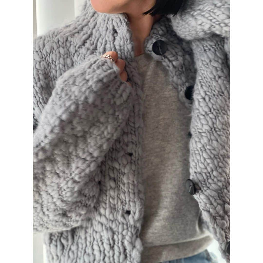 バビロンのインスタグラム：「KNIT FAIR開催中！  ハンドニットカーディガン ¥42,900  #babylone #バビロン #knit  #2023aw」