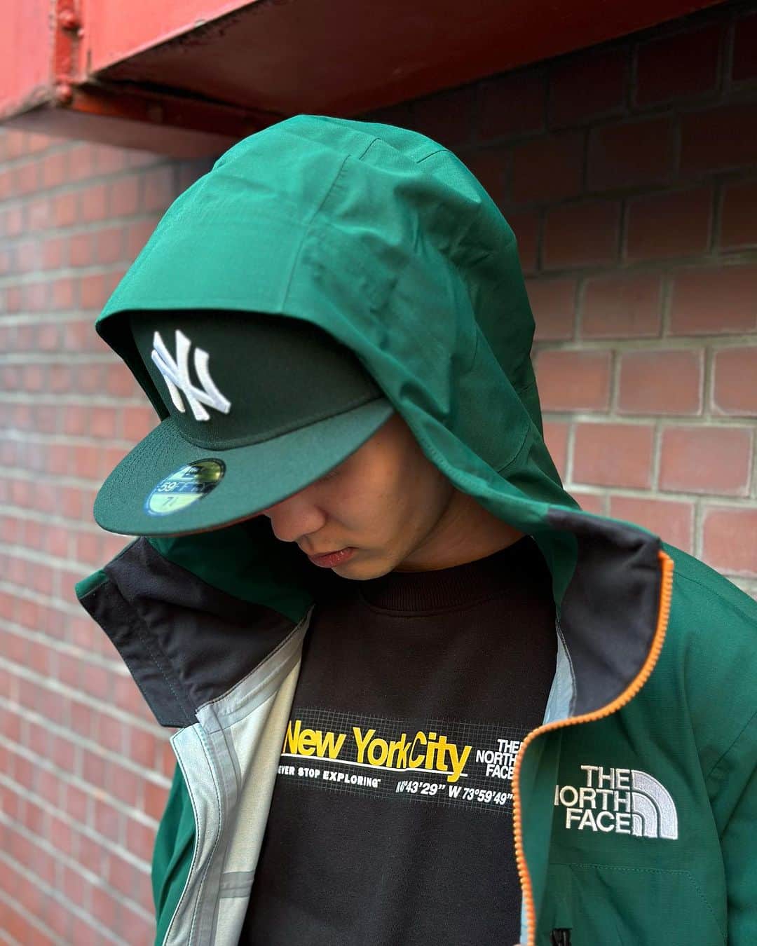 GROW AROUNDのインスタグラム：「#growaroundnewarrivals  THE NORTH FACE NEW YORK  LIMITED CREW SWEAT  NY買付でNY NORTH FACE限定アイテムが入荷しました！！ SOHOのSHOPの座標がデザインされています。」