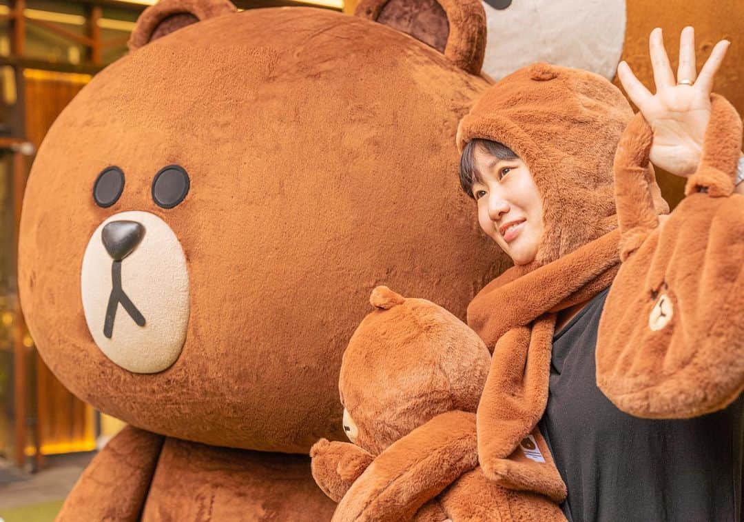 LINE FRIENDSさんのインスタグラム写真 - (LINE FRIENDSInstagram)「[HUG BROWN LAUNCH PHOTO EVENT in PLAY LINE FRIENDS Insadong Store]  Here comes BROWN in PLAY LINE FRIENDS Insadong Store! Look how adorable BROWN is 💕 Put HUG BROWN balaclava on, and take a photo with BROWN! This event continues till this weekend, so come and visit 💗  🗓️ Operating Period 10/13 ~ 15, a total of 3 days, (within store operating hours)  📍PLAY LINE FRIENDS Insadong Store 👉 Limited to the first 500 people per day on a first-come, first-served basis」10月13日 18時00分 - linefriends