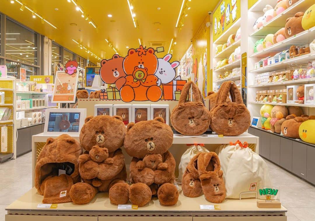 LINE FRIENDSさんのインスタグラム写真 - (LINE FRIENDSInstagram)「[HUG BROWN LAUNCH ...