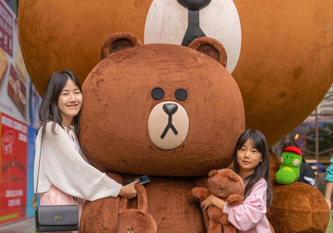 LINE FRIENDSさんのインスタグラム写真 - (LINE FRIENDSInstagram)「[HUG BROWN LAUNCH ...