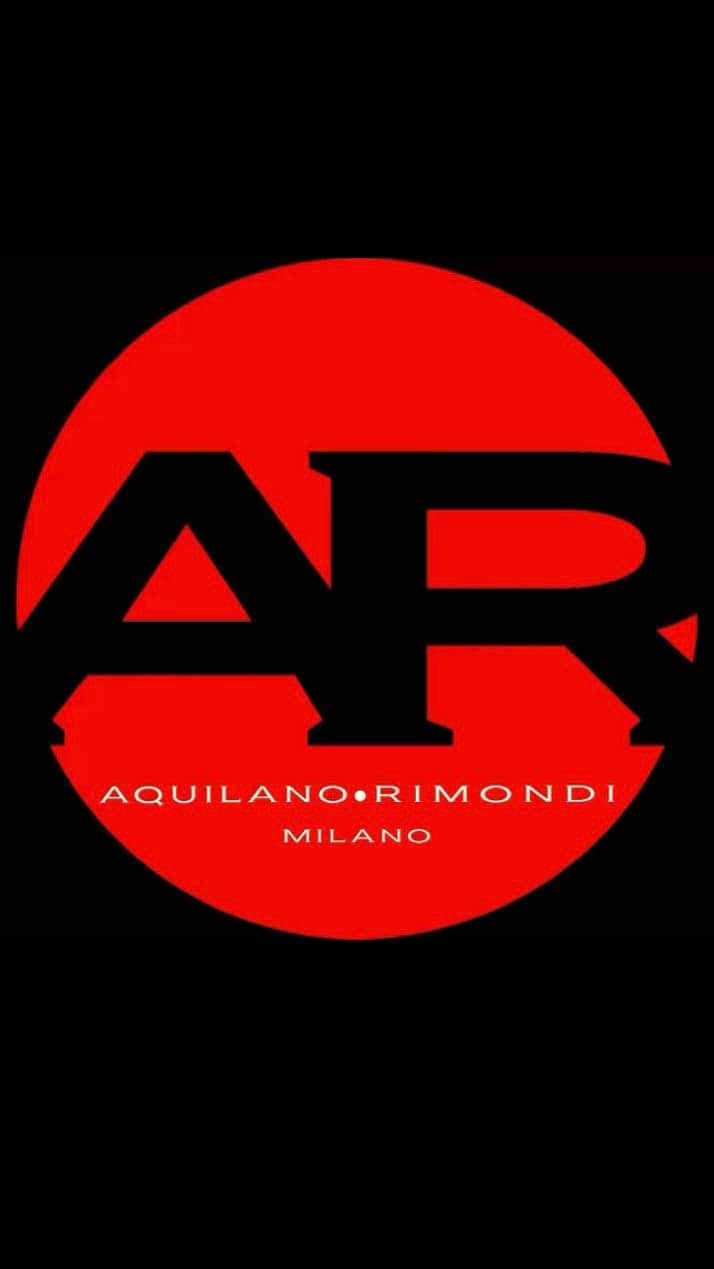 アキラーノエリモンディのインスタグラム：「@aquilanorimondi_official #ss24 #collection … #night #vision  in #newyork #icon #supermodel @olgashererofficial_  @rg__showroom @iampaoloturina @franciebona @robertopagnini @massimobestettiph @aquilanorimondi_personal」