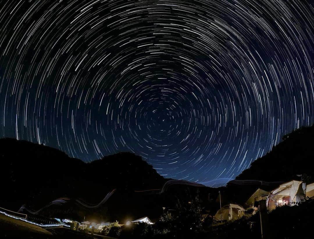 GoProさんのインスタグラム写真 - (GoProInstagram)「キャンプ場から眺める夜空のタイムスライス🌌 #GoPro のナイトエフェクト、スタートレイルモードで撮影。 📷 オッターマン ・ ・ ・ #GoPro #GoProJP #GoProのある生活 #キャンプ #夜空 #ナイトフォト #スタートレイル #星空」10月13日 17時26分 - goprojp