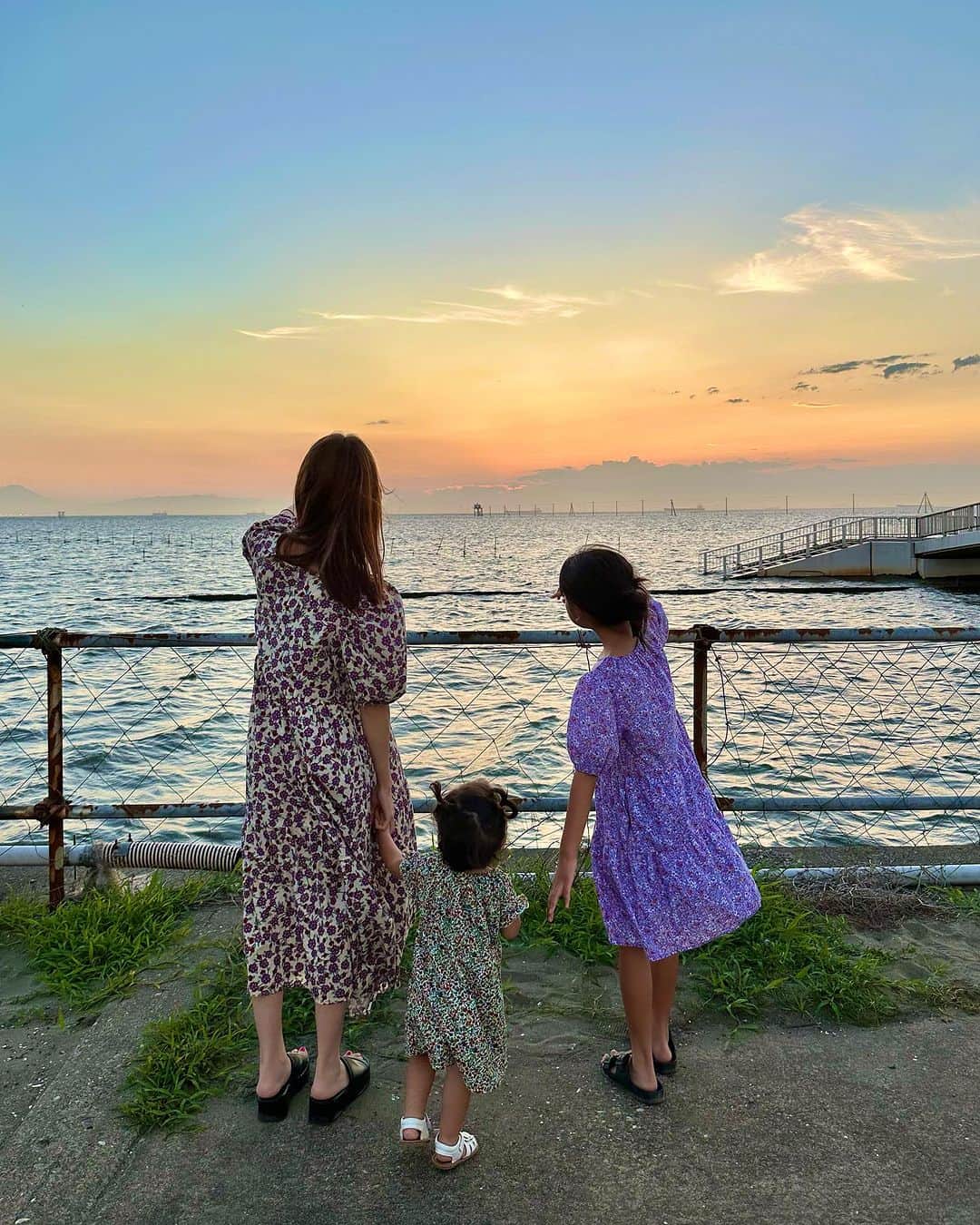 SAYUKAのインスタグラム：「海帰りに🌅🗻  日本のウユニ塩湖っていわれる#江川海岸 ネットで載ってる写真みたいなウユニ塩湖は よくわかんなかったけど #富士山　綺麗に見えた🫶  #木更津」