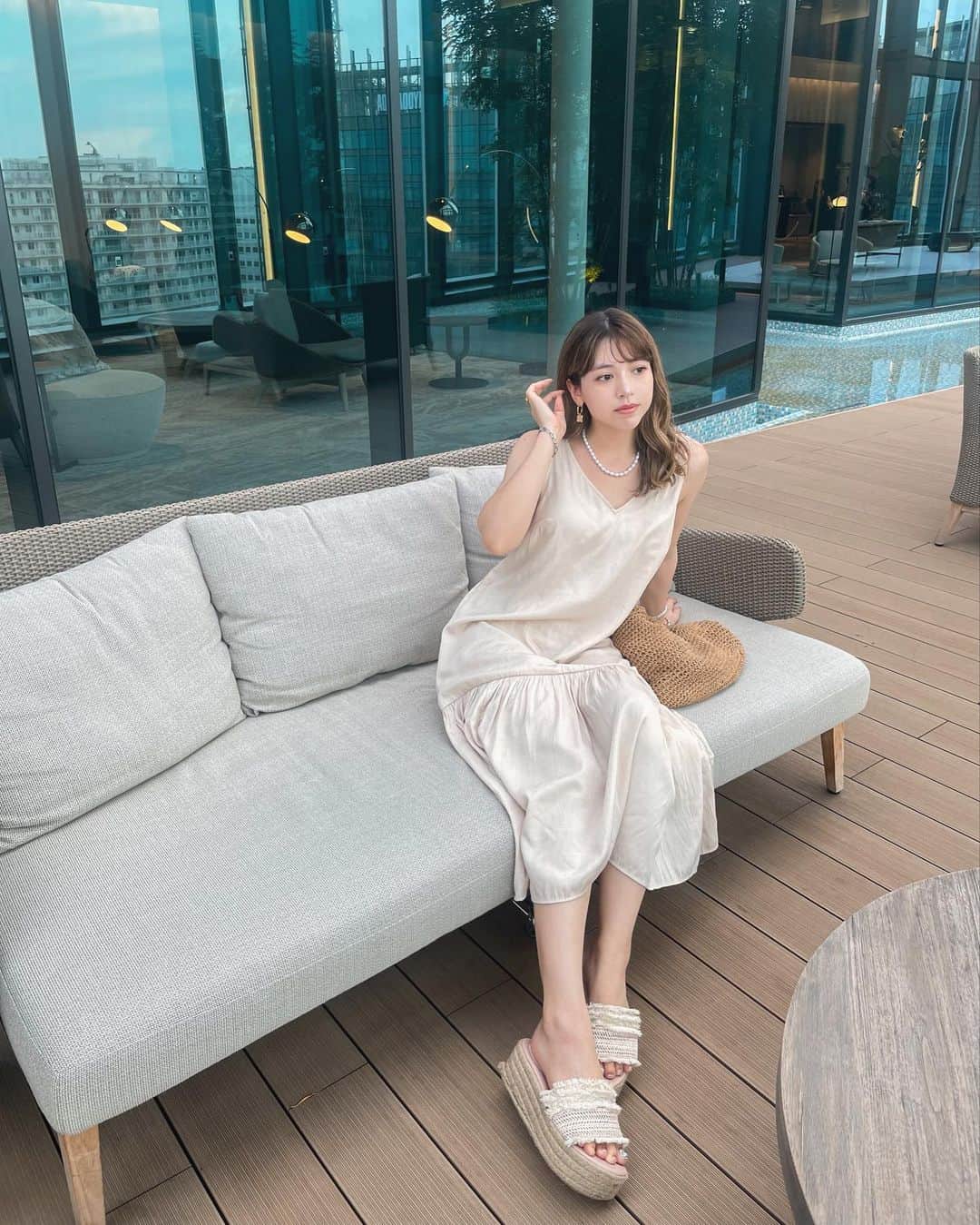 峯りあなのインスタグラム：「さすがにもうノースリーブワンピは仕舞っちゃっていいよね…？ 秋服お迎えしちゃってもいいよね？ 今度こそはね？？🙃」