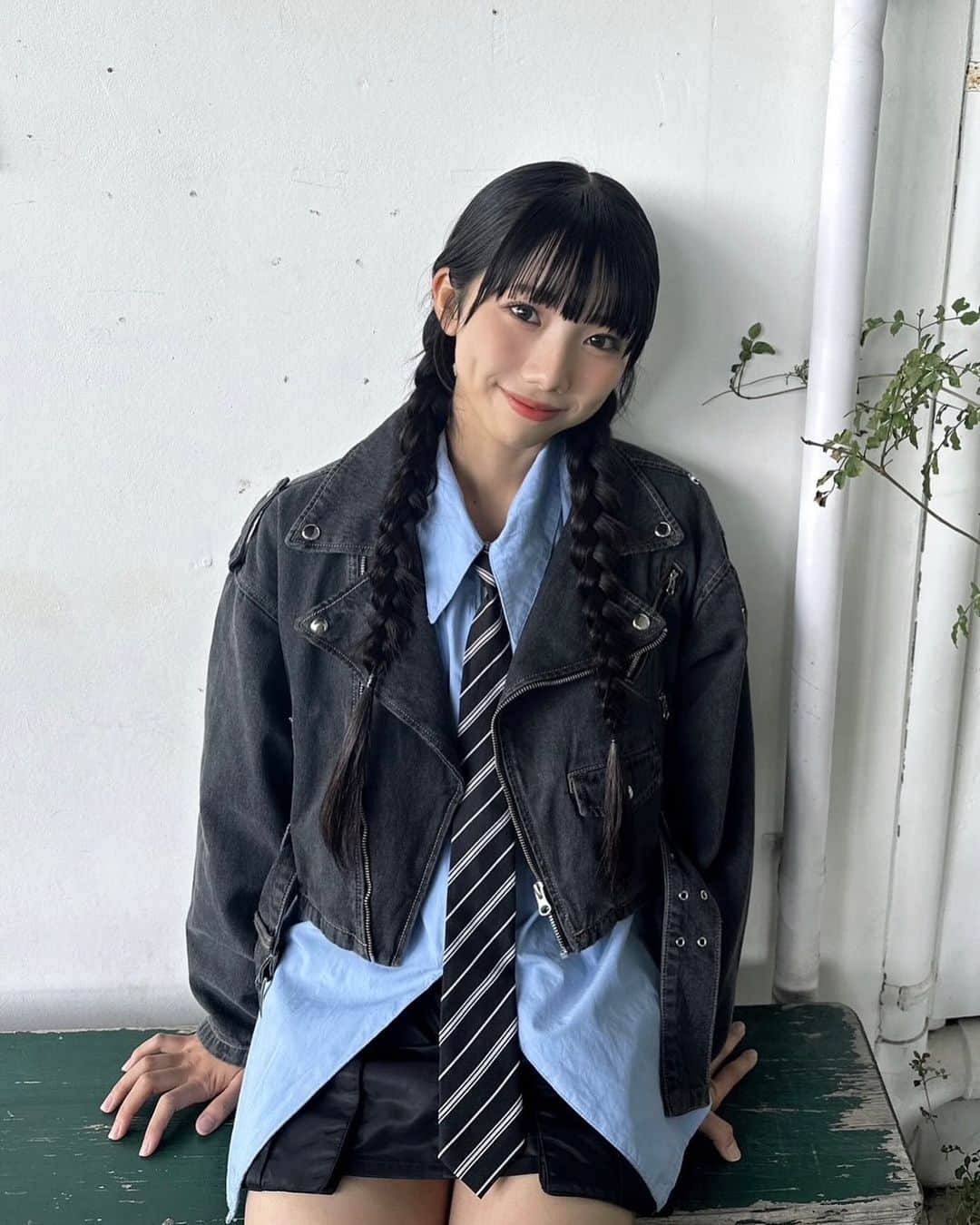 宇佐美空来のインスタグラム：「お知らせ⋆͛📢⋆  少し前からエントリーしていたZipper専属モデル追加オーディションのTiktok審査を通過することができ、ミクチャ配信オーディションに進みます❕❕  ミクチャ配信はアイドル活動している身なので、22:00までしか配信が出来ないので、最終審査に残れるか正直自信がないけれど、自分に出来る精一杯で頑張ろうと思います！  配信時間が早かったり、動画投稿だけになる事もあるかと思いますが、動画投稿にいいねだけでも力になるので、応援してくれると嬉しいです ☺︎  Zipper専属モデル追加ミクチャ配信オーディションは 14日12:00~スタートしますが、 そらは14日15日は動画投稿でスタートします！ 配信は16日(月)18:30~です 🫧  みんな時間早いかもだけど、来れたら観に来てね🤍  #zipper専属モデル追加オーディション #ミクチャ配信オーディション #zipper #モデル志望 #07 #jk #fjk #idol #model #アイドル #高校生 #黒髪 #黒髪ロング #三つ編み #followme」