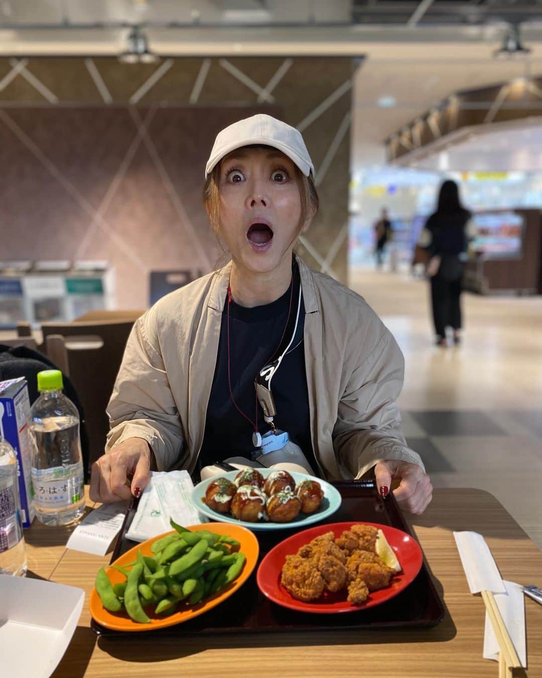 熊谷真実さんのインスタグラム写真 - (熊谷真実Instagram)「ジャンクな夕食  これはまたこれで美味しい。  さて 行ってきます  #熊谷真実 #久しぶりの海外旅行 #行く先は #どこかな」10月13日 17時37分 - mami_kumagai310