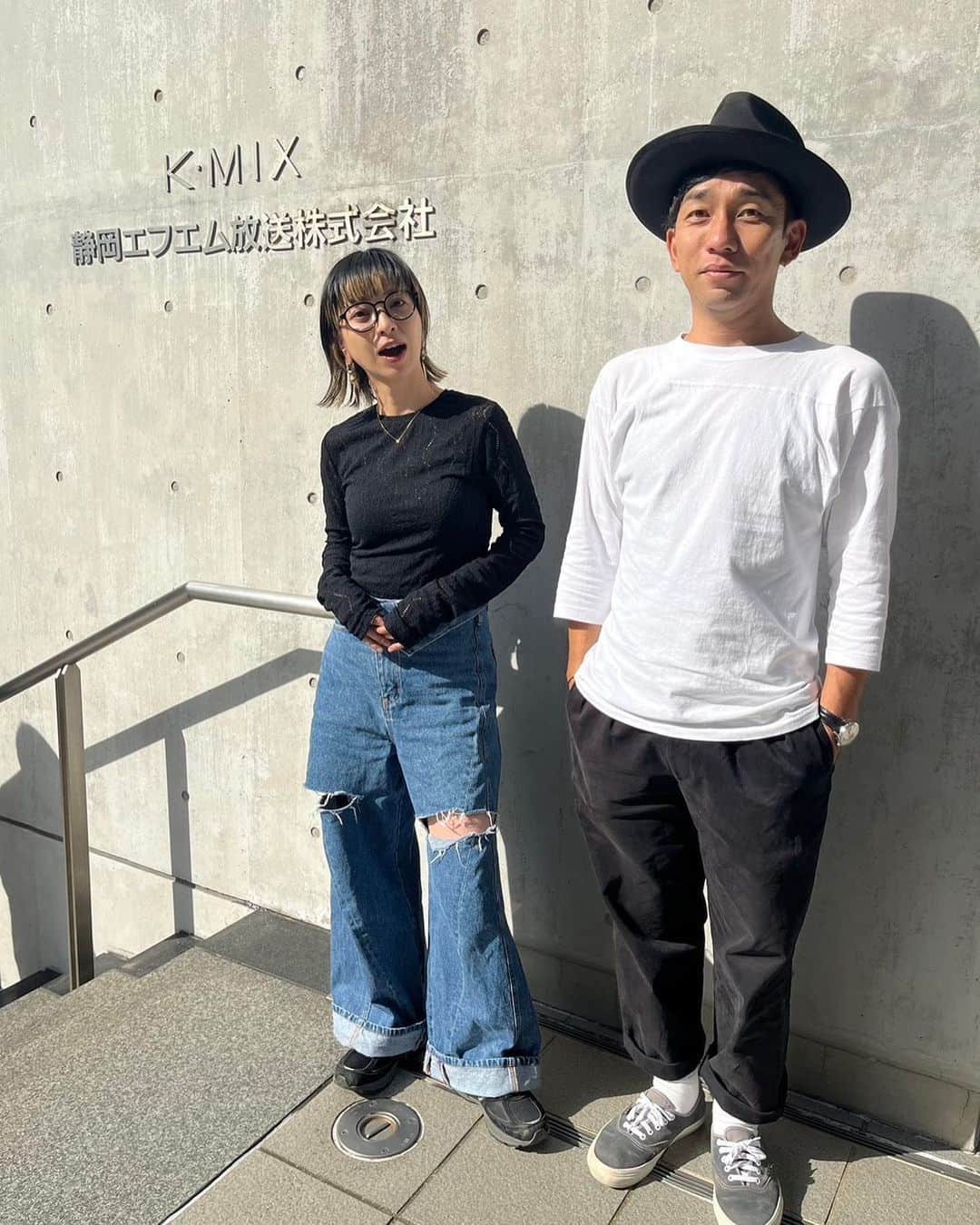 わたなべだいすけのインスタグラム：「2023.10.13  K-MIX「LIFE!LIFE!LIFE!」 今日は浜松本社から3時間公開生放送でした。いつものように、なっちゃんと。  みんなのおかげで今日も楽しかったです。  ラジオって本当にいいよね。  そしてボクは広島へ。 明日は廿日市で @satonone.fes  に出演します！」