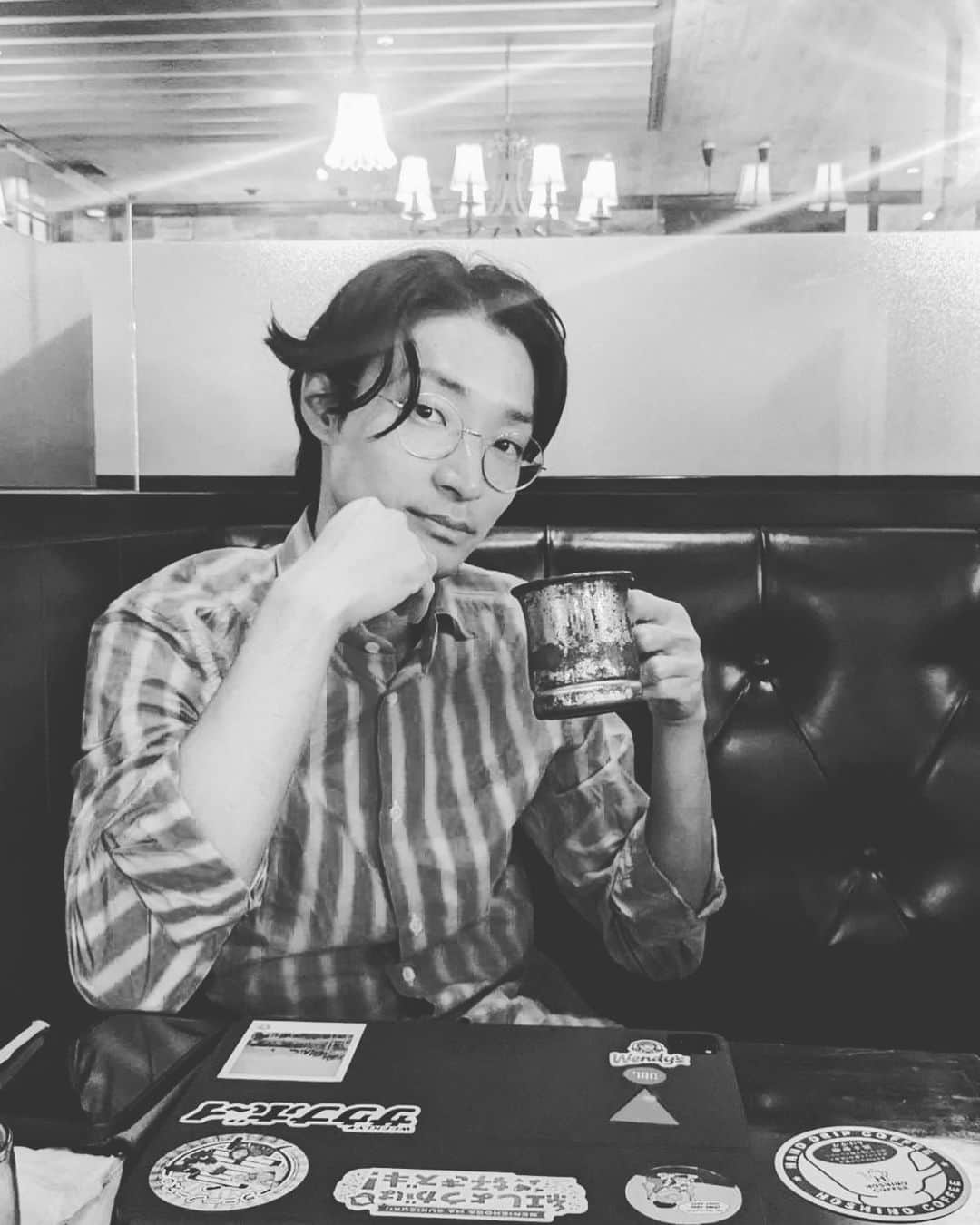 山田健人のインスタグラム：「今日は13日の金曜日 不吉であるとされている日 そして あの巨人が恐怖のどん底に落ちる日  ラニーノーズフリークスにはもう説明不要だろう  そう、からし蓮根の伊織が 毎回心霊ドッキリをかけられる その動画が今夜 公開される  今回は気合が入っている なぜなら  【ツートライブ】  彼らを見返さなければならない  遡ること数日前  彼らはBSよしもとの番組で 僕たちの伊織ドッキリ動画を鑑賞した 前回の漫才中に幽霊が現れる動画だ  なんと  それを観て  “しょうもない”と言ったのだ！！！！  俺たちの動画を！！！！！  確かに自分でも 前回のドッキリはあまり手応えがなかった 伊織ドッキリは１０回以上やっているので、多少マンネリ化している部分もあっただろう  それでも  やはり  悔しい  ツートライブさんには 良いものを観てもらいたい  企画者として、監督として  そう思う  だから  今回は気合いが入っている  もちろん伊織を驚かすのがメインだが 裏テーマとしては ツートライブを見返す  それが大事なんだ  そして  それ相応のものができたと思う  今回の動画は  ツートライブさんにまた 同じ番組内で観てもらい 批評をいただきたい  今までに観たことがない ドッキリがあなたたちを待っている  サウナ  そう  たかのりさんも周平さんも  俺がサウナで整い 感謝が溢れ 涙を流したと言う話を  面白がっている  笑うのだ  何も面白いことはないのに！！！！  感謝のお話なのにだ！！！  そんな2人に届ける企画はこれしかない  サウナドッキリ  『サウナx心霊』  そんなコンテンツを観たことがあるだろうか  この後18時に動画はあがる  是非楽しみにしておいてほしい  震えて待て  いや、  震えることを待て  #山田とサウナ」