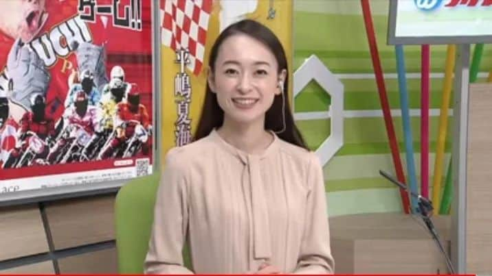 瞳ゆゆのインスタグラム：「川口オート、4日間開催の最終日でした🏍️  オート中継中は、脳が甘いものを欲する😂 チョコ必須です🍫  #川口オート #オートレース #アナウンサー #宝塚og」