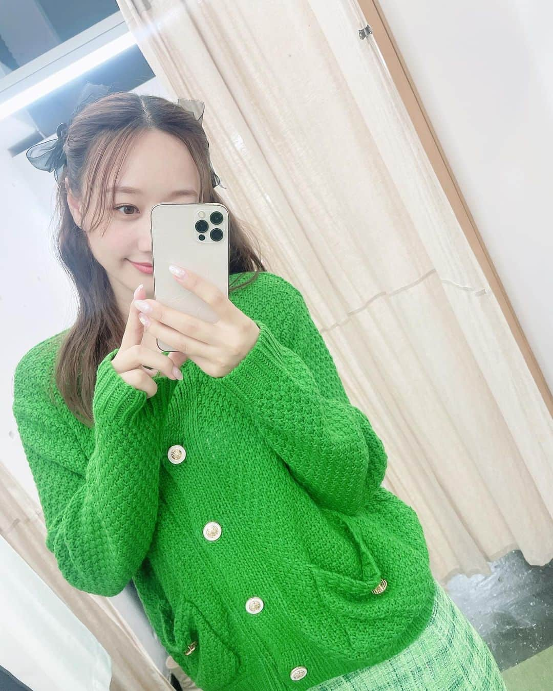 高田秋のインスタグラム：「この写真の詳細はまた告知しまーす💚💚💚  今週末のエクセル浜松での 秋華賞イベント、お会い出来るのを 楽しみにしていまーす🤩💚 沢山予想して一緒に当てましょー！  #エクセル浜松 #秋華賞」