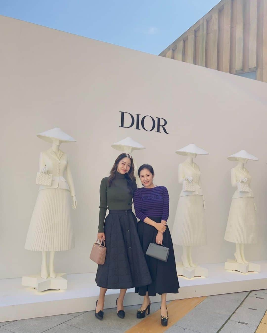 ソ・ヒョリムさんのインスタグラム写真 - (ソ・ヒョリムInstagram)「언니랑 #석파랑 #dior 데이트 예쁜걸 너무 많이 봐서 내눈도 반짝반짝해졌어🥲  집에오늘길엔 통인시장 기름떡볶이 필수😆  #diorhighjewelry」10月13日 17時54分 - hyorim0106