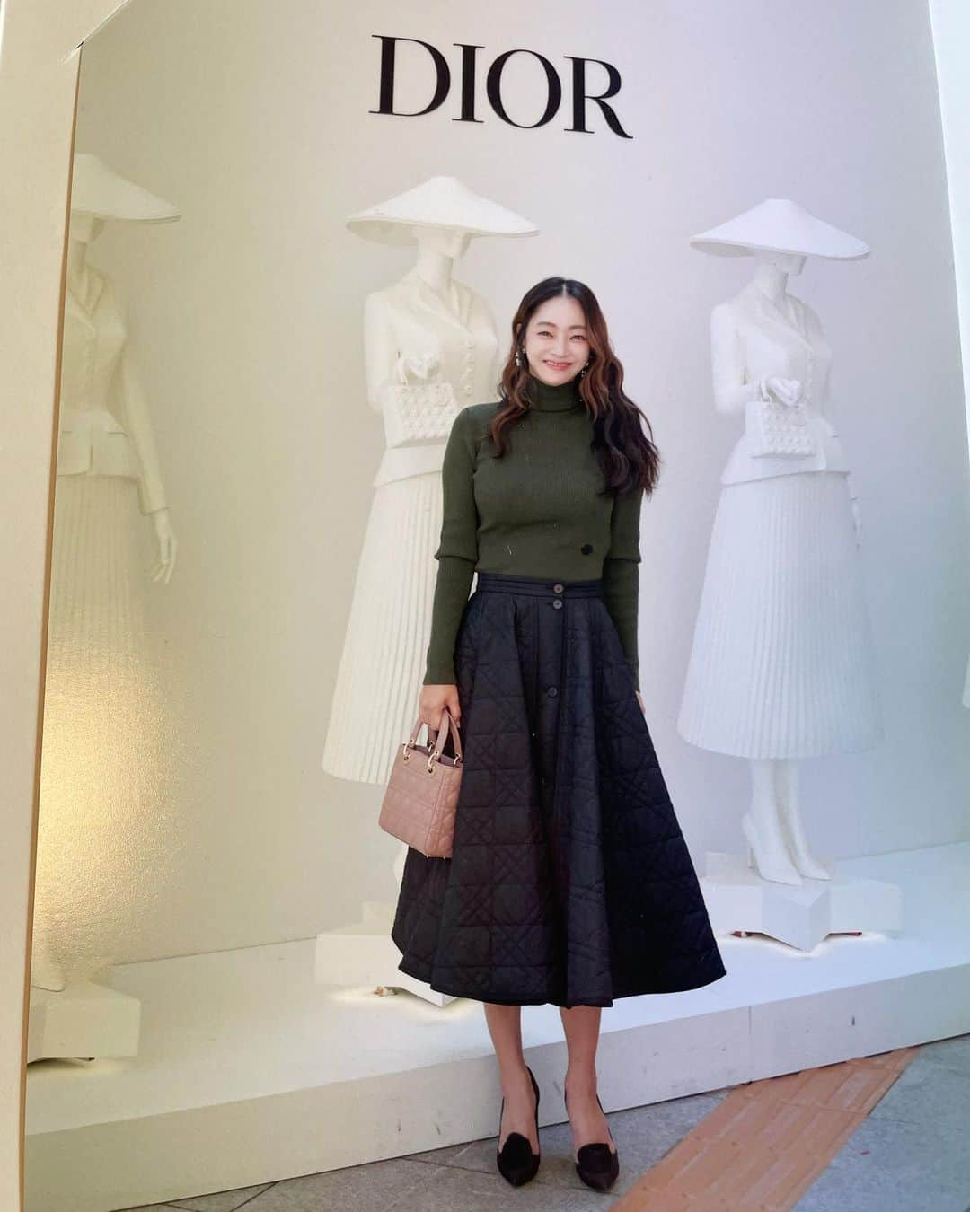 ソ・ヒョリムのインスタグラム：「언니랑 #석파랑 #dior 데이트 예쁜걸 너무 많이 봐서 내눈도 반짝반짝해졌어🥲  집에오늘길엔 통인시장 기름떡볶이 필수😆  #diorhighjewelry」