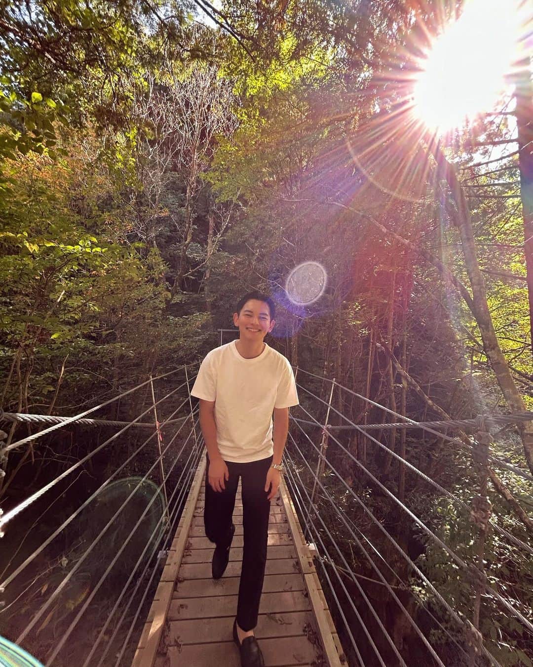 大川立樹さんのインスタグラム写真 - (大川立樹Instagram)「. 自然を求めて、緑を感じに、東京の外へ！  明日のめざましどようびも宜しくお願い致します！  #自然 #森林浴 #吊り橋  #大川立樹」10月13日 17時55分 - riki_okawa