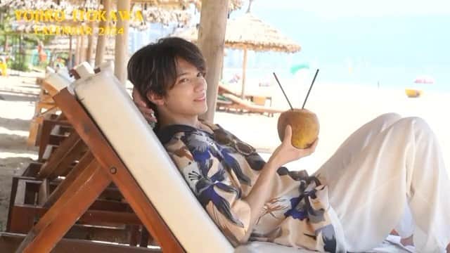 キャストサイズのインスタグラム：「糸川耀士郎さん2024年カレンダー発売！  オンラインショップにて 特典付きカレンダー先行予約販売中♪ https://slfshop.ocnk.net/product-group/109  また、11/23(木祝)12/3(日)に 「カレンダー手渡し会」開催！ http://slf-ltd.com/2311itokawa/」
