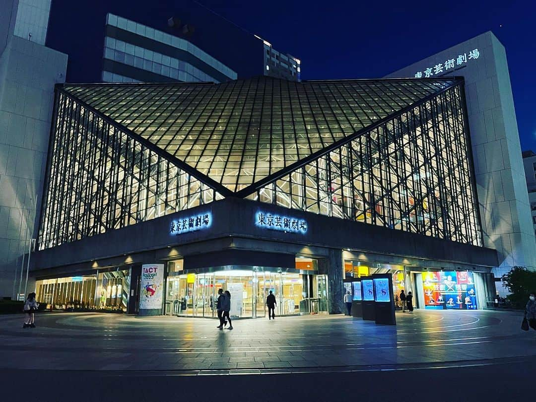 TOBU RAILWAY（東武鉄道）のインスタグラム：「. . 📍Ikebukuro – Tokyo Metropolitan Theatre Toshima ward is known for arts and culture! . Toshima ward in Tokyo is famous for being excellent place for the arts. The Tokyo Metropolitan Theatre, located in Toshima, features a variety of performances across different genres – including music, theatre plays, and dance. It is also known as a complex for arts and culture with exhibition spaces.  The distinctive building with its glass atrium is illuminated at night, making it even more charming! Be sure to check it out when you visit Ikebukuro.  📷by @newsm000 Thank you! . . . . Please comment "💛" if you impressed from this post. Also saving posts is very convenient when you look again :) . . #visituslater #stayinspired #nexttripdestination . . #ikebukuro #tokyometropolitantheatre #art #recommend #japantrip #travelgram #tobujapantrip #unknownjapan #jp_gallery #visitjapan #japan_of_insta #art_of_japan #instatravel #japan #instagood #travel_japan #exoloretheworld #ig_japan #explorejapan #travelinjapan #beautifuldestinations #toburailway #japan_vacations」