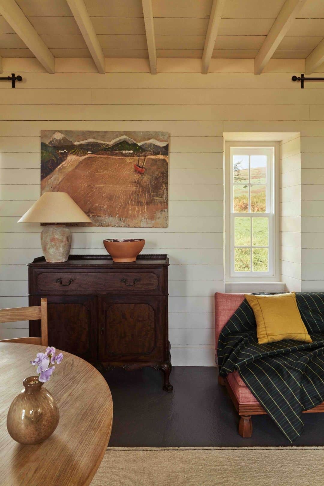 Zara Homeのインスタグラム：「HIGHLANDS SCAPE • Autumn patterns inside a shore cottage on a remote peninsula in the Scottish highlands, comfortable simplicity brimming with isolated romance, cozy textures and warm light. Find out more at zarahome.com」