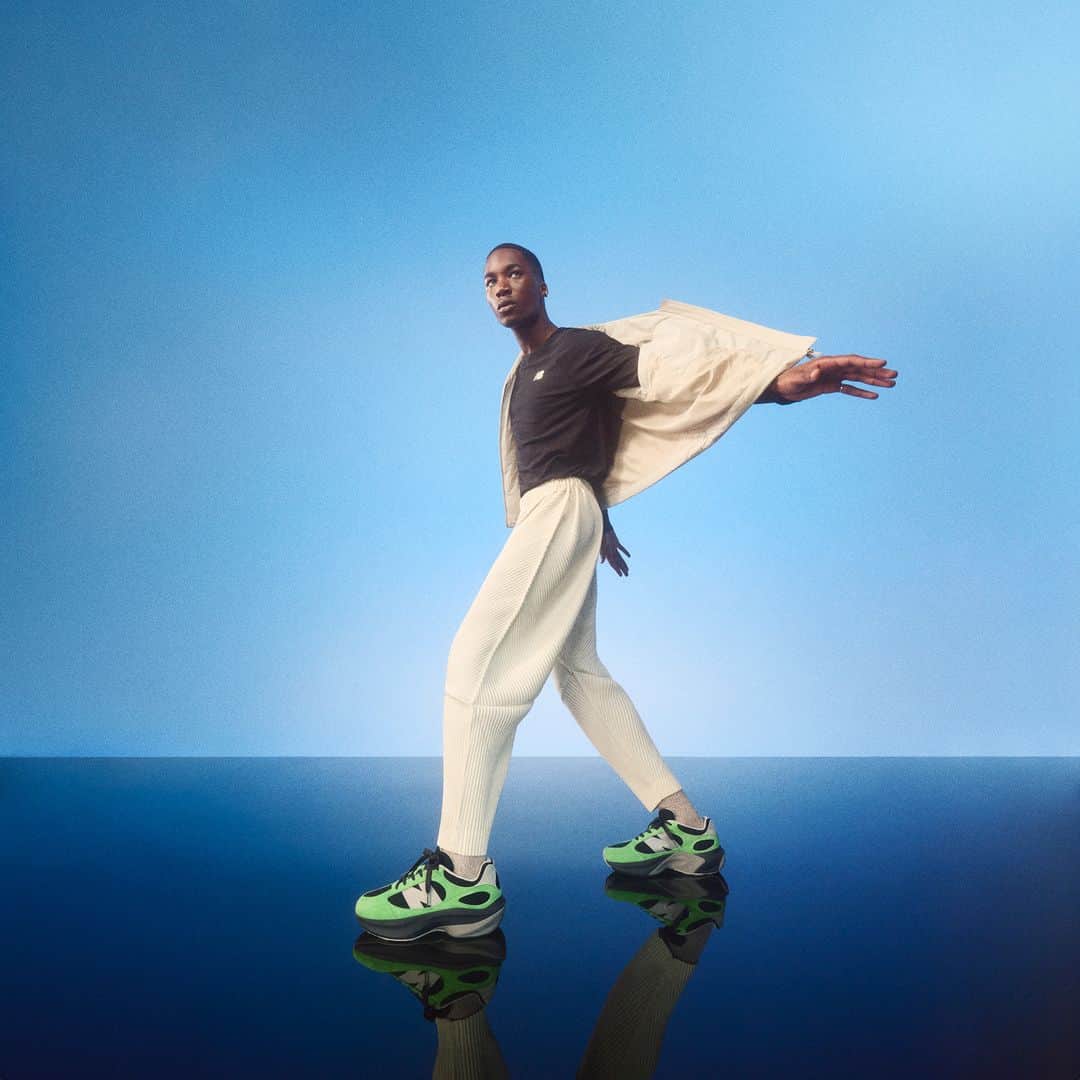ABC-MART Grand Stageさんのインスタグラム写真 - (ABC-MART Grand StageInstagram)「・ ＜10/18　Release＞   NEW BALANCE UWRPDKOM GREEN(KOM) ￥22,000  より現代的なファッション空間に合わせて進化させるために、見慣れたものをあえて歪ませた彫刻的で近未来的なデザインで表現されたShiftedシリーズの新モデル「WRPD Runner」。ブランドを象徴するクラシカルな表情と最新テクノロジーを融合させることにより、モダンコンテンポラリーを感じさせるデザインに仕上げた。  販売店舗 ABC-MART GRAND STAGE ONLINE STORE  #abcmart #abcマート #abcgs #nb #newbalance #ニューバランス #UWRPDKOM #WRPDRunner #newbalance_lifestyle」10月13日 18時00分 - abcmart_grandstage