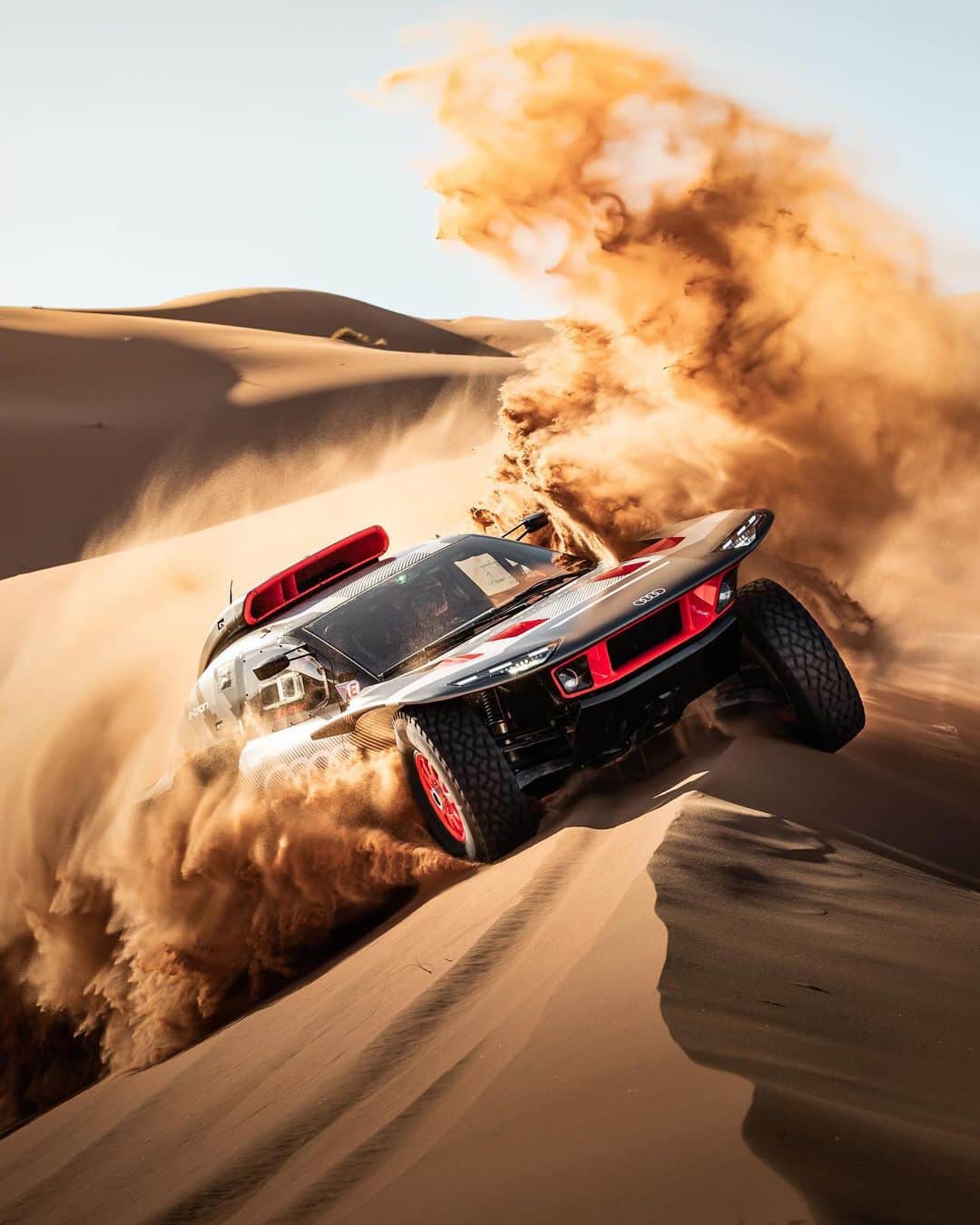 アウディ ジャパンのインスタグラム：「今年1月に行われたDakar Rally 2023。  この最も過酷なモータースポーツに参戦したAudiは、15のステージで計14回の表彰台を獲得し、オフロードラリーにおける電動モビリティの可能性を世界に示しました。  そして、 Dakar Rally 2024へ。 3回目の参戦に向け、Team Audi Sportは着々と準備を進めています。  さらに進化を遂げたAudi RS Q e-tronの新たな戦いが始まります。  *この車はレース用であり、市販車ではありません。  #Audi #アウディ#FutureIsAnAttitude #RSQetron #RoadtoDakar」