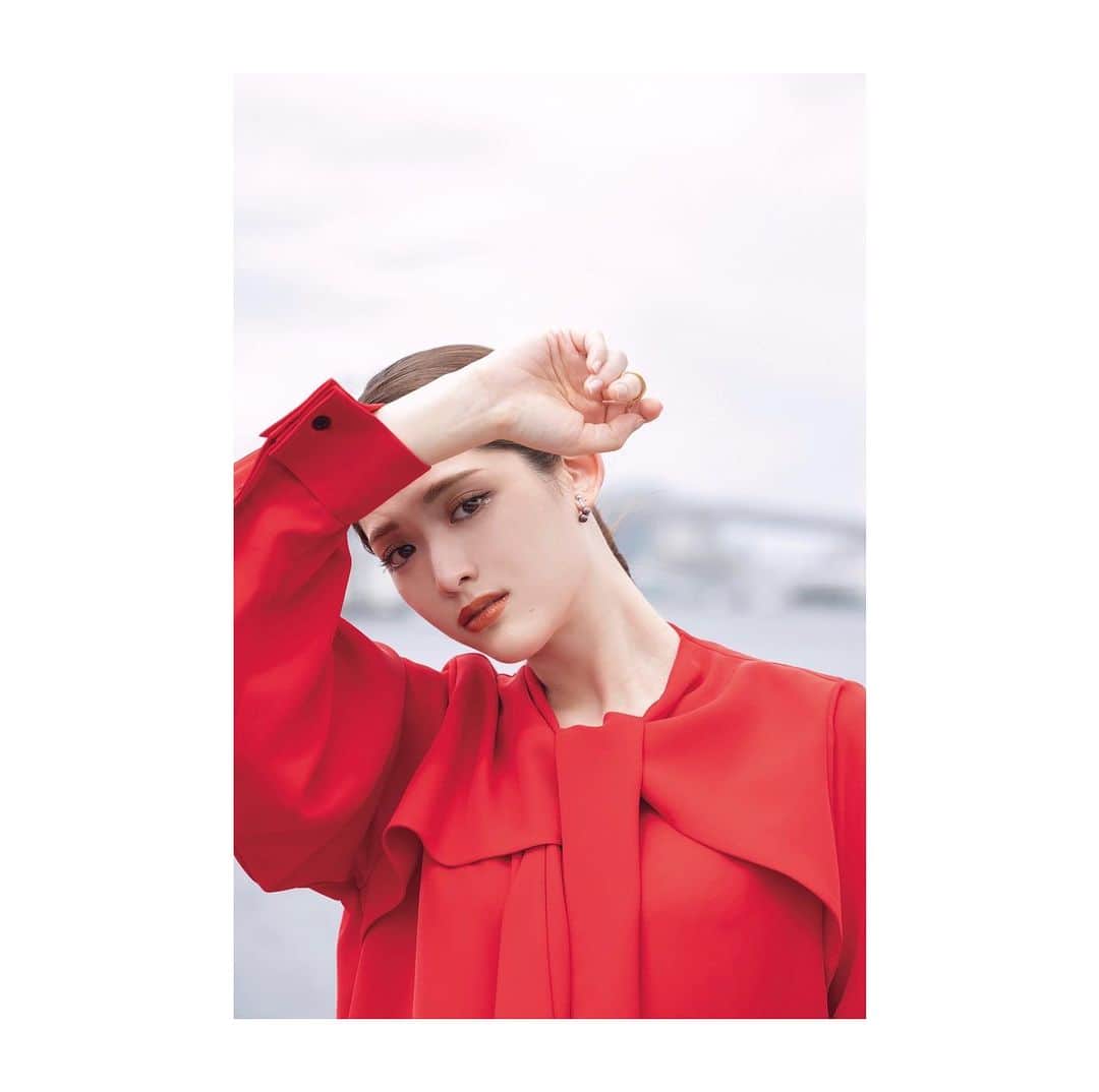 木部明美のインスタグラム：「・ ⁡ my work☺︎ ⁡ BAILA @baila_magazine  松村沙友理さん @matsumura_sayuri_official  ⁡ 連載「松村沙友理の大人学」の最終回 ⁡ 東京タワーみたいな赤いセットアップが お似合いでした🗼❤️ ⁡ webでインタビューが読めるので ぜひ！ チェックしてみてね〜！！ ⁡ #hairmake#make#hair#きべヘアー#きべメイク🍡」