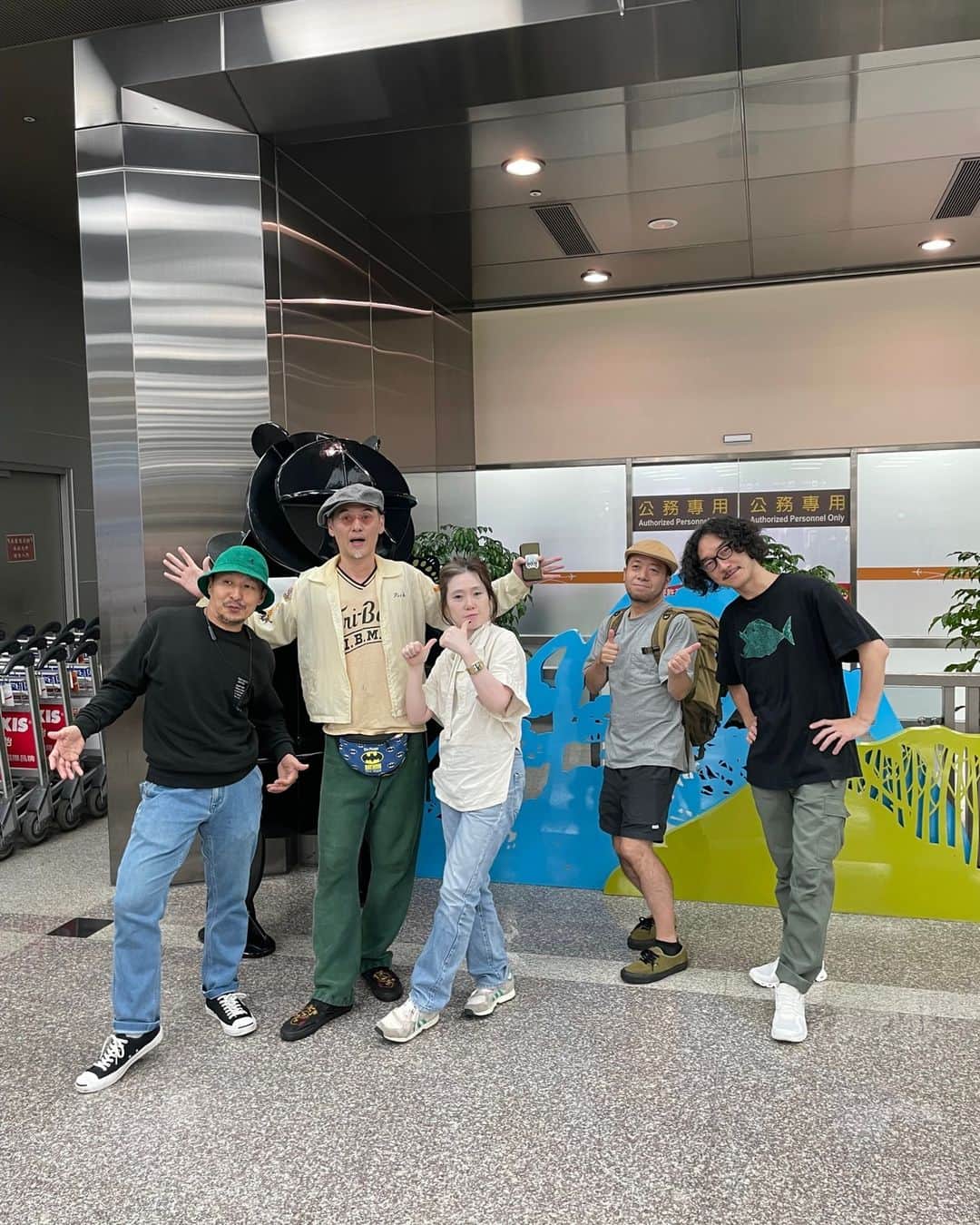のインスタグラム：「明日は、台湾／台南で行われる浪人祭Vagabond Festival 2023に出演します。 5年ぶりの台湾でのライブです。 無事に台北に到着しました！これから台南へ移動します。  明天，我們將在台南舉行的2023年浪人祭上表演。 五年來首次在台灣現場演出。 我們已安全抵達台北！現在要出發前往台南。  Tomorrow, I will perform at the Vagabond Festival 2023 in Tainan, Taiwan. We will be performing in Taiwan for the first time in 5 years. We arrived safely in Taipei! I will now transfer to Tainan.    #egowrappin #エゴラッピン　 #2023浪人祭 #VagabondFestival」