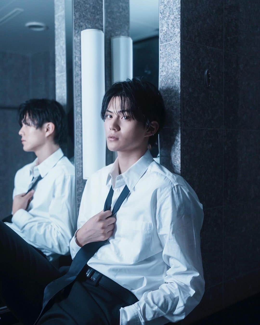 簡秀吉さんのインスタグラム写真 - (簡秀吉Instagram)「【お知らせ】  僕簡秀吉の…  カレンダーを発売する事が決定しました📅 発売日は12月18日に決定しました！  写真集とはまた違った一面の簡秀吉を 沢山撮って頂いたので皆さんお楽しみに！ そして カレンダー発売記念イベントを開催する事も決定しました🫶 日程は☟  2023年12月16日（土） HMVエソラ池袋 2023年12月17日（日） HMV&BOOKS SHINSAIBASHI」10月13日 18時08分 - hideyoshi_kan_official